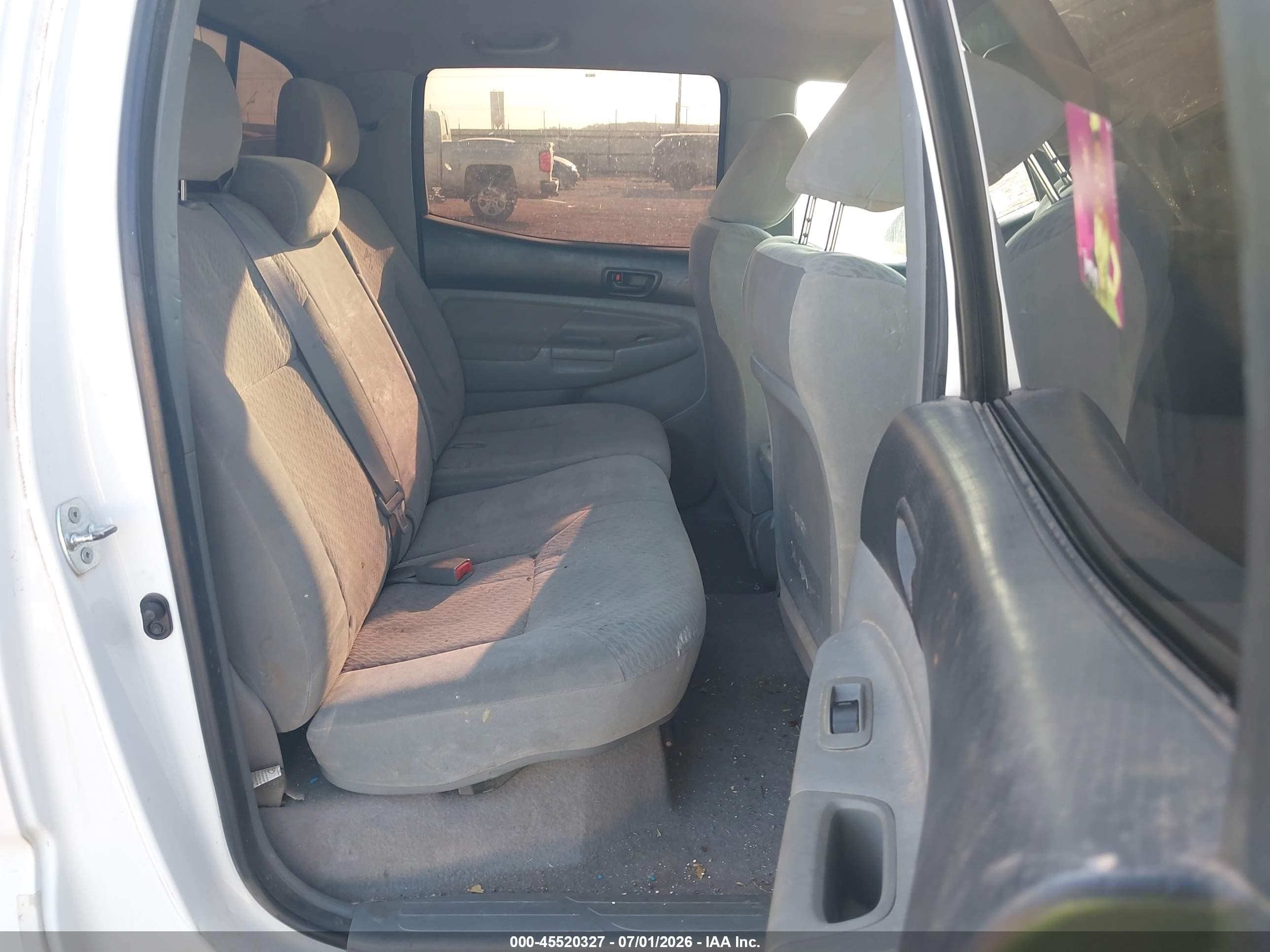 2009 Toyota Tacoma Prerunner V6 White vin: 3TMJU62N99M087878