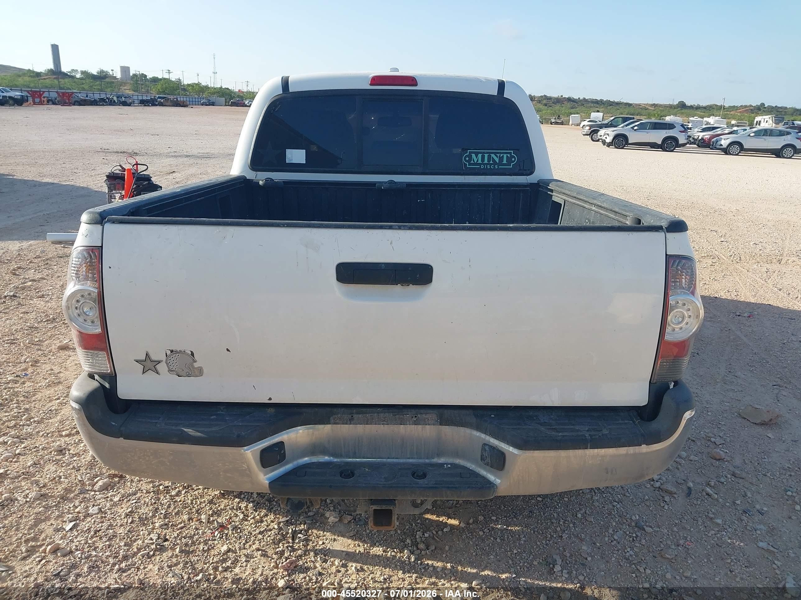 2009 Toyota Tacoma Prerunner V6 White vin: 3TMJU62N99M087878