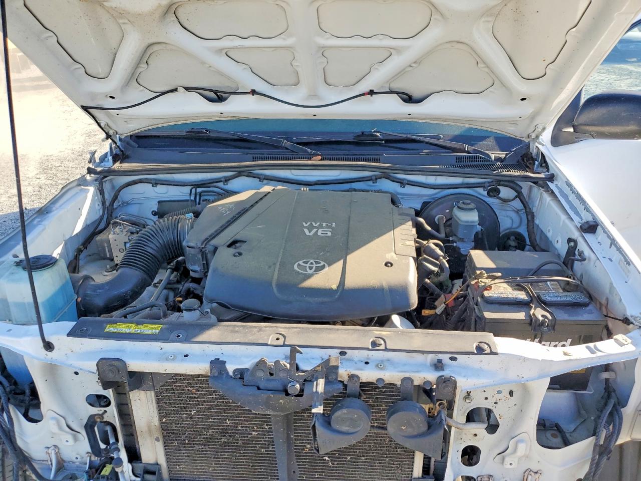 2005 Toyota Tacoma Double Cab Prerunner White vin: 3TMJU62NX5M001570