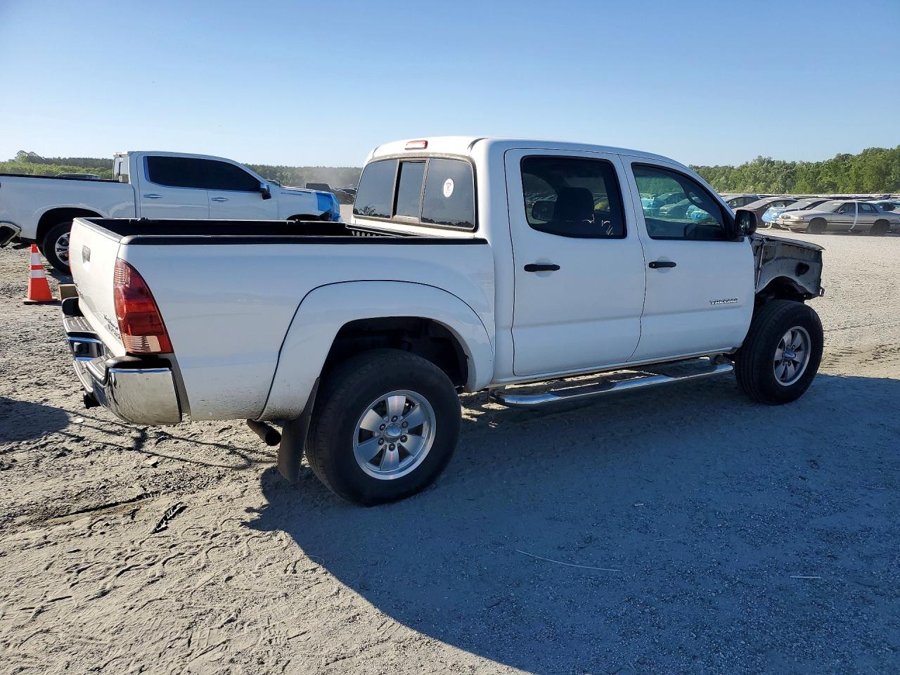 2005 Toyota Tacoma Double Cab Prerunner White vin: 3TMJU62NX5M001570