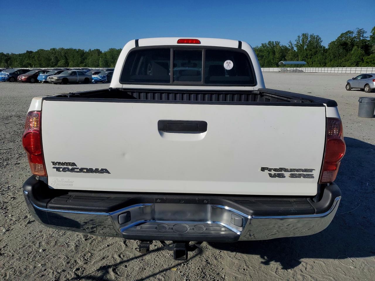 2005 Toyota Tacoma Double Cab Prerunner White vin: 3TMJU62NX5M001570