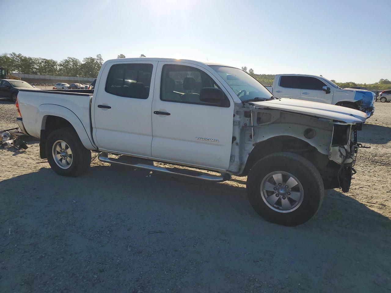 2005 Toyota Tacoma Double Cab Prerunner White vin: 3TMJU62NX5M001570