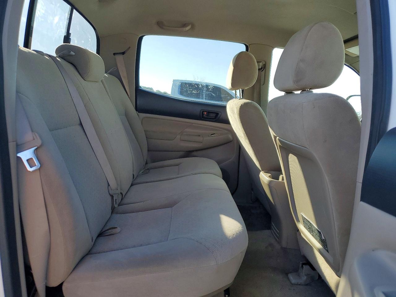 2005 Toyota Tacoma Double Cab Prerunner White vin: 3TMJU62NX5M001570