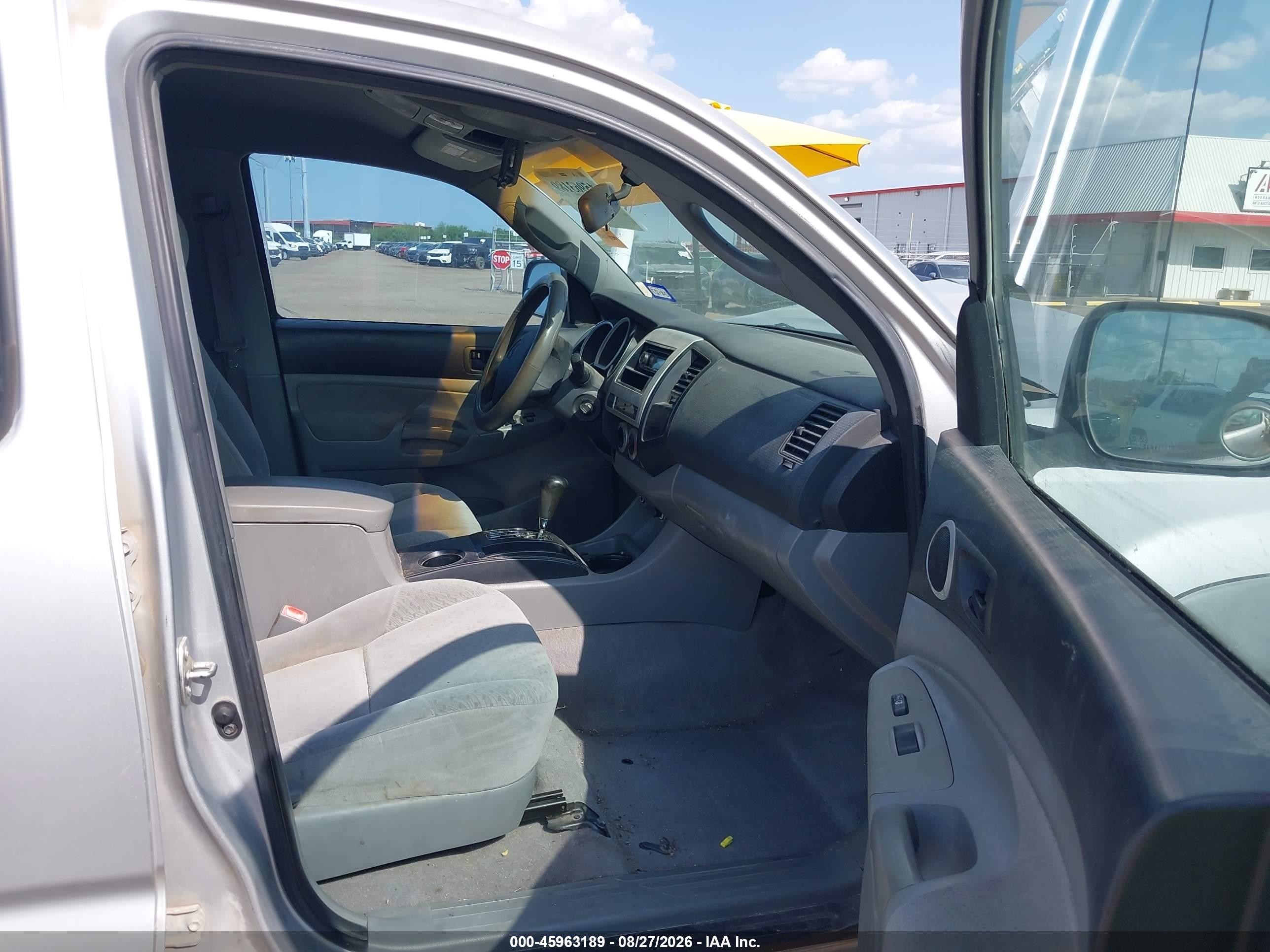 2008 Toyota Tacoma Prerunner V6 Silver vin: 3TMJU62NX8M064804