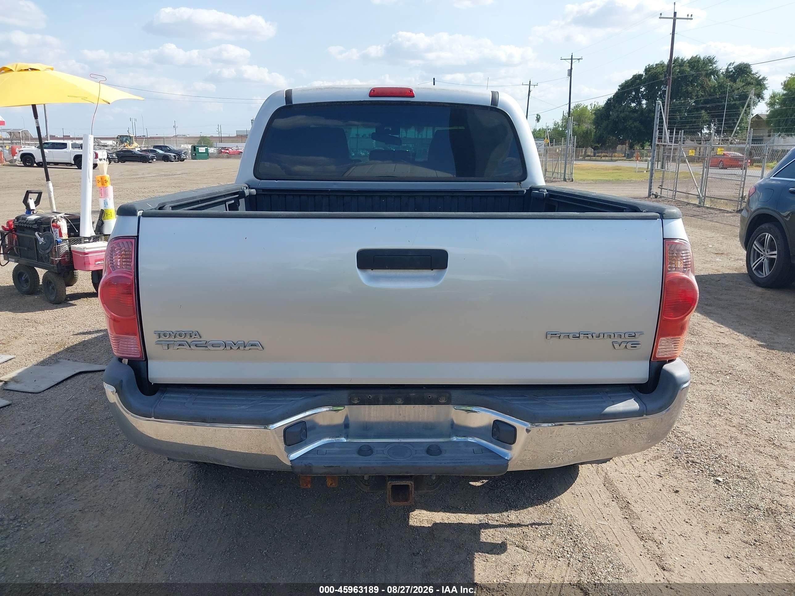 2008 Toyota Tacoma Prerunner V6 Silver vin: 3TMJU62NX8M064804
