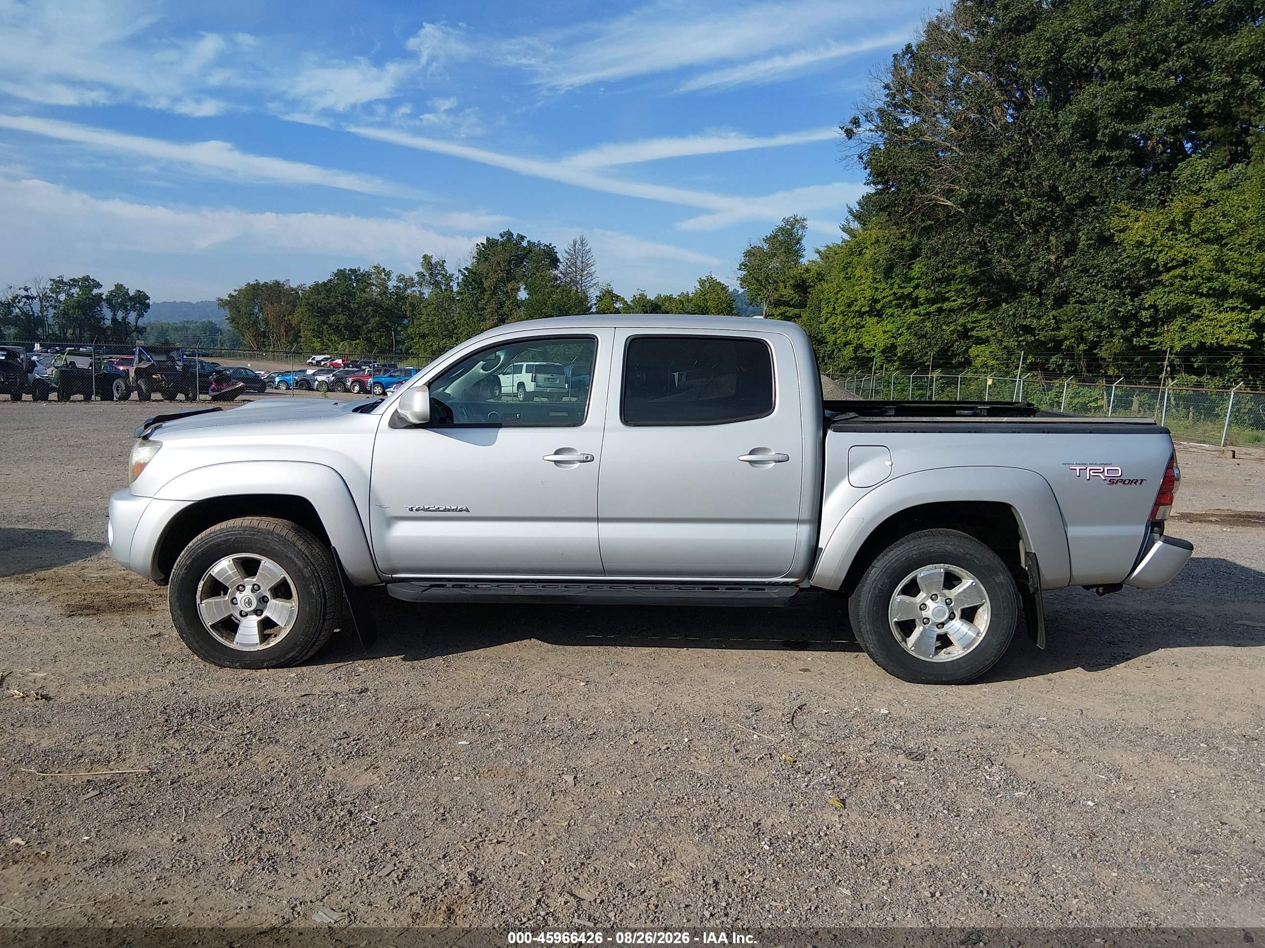 2009 Toyota Tacoma Prerunner V6 Silver vin: 3TMJU62NX9M075125