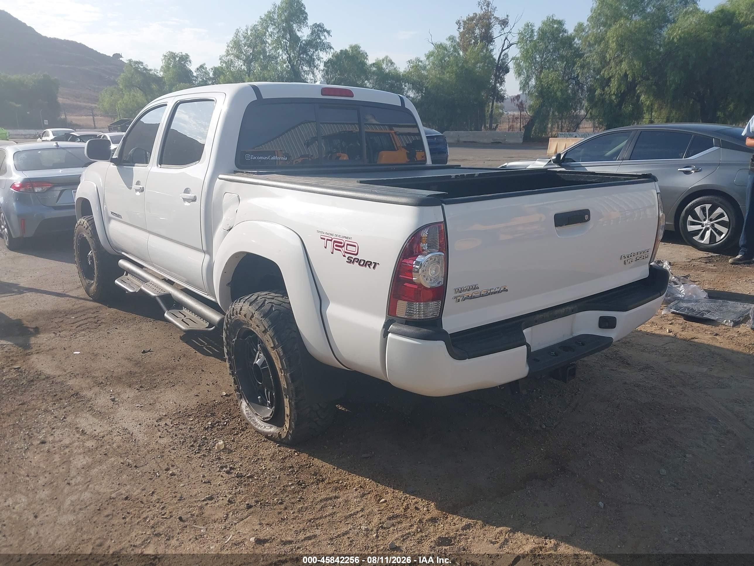 2009 Toyota Tacoma Prerunner V6 White vin: 3TMJU62NX9M086366