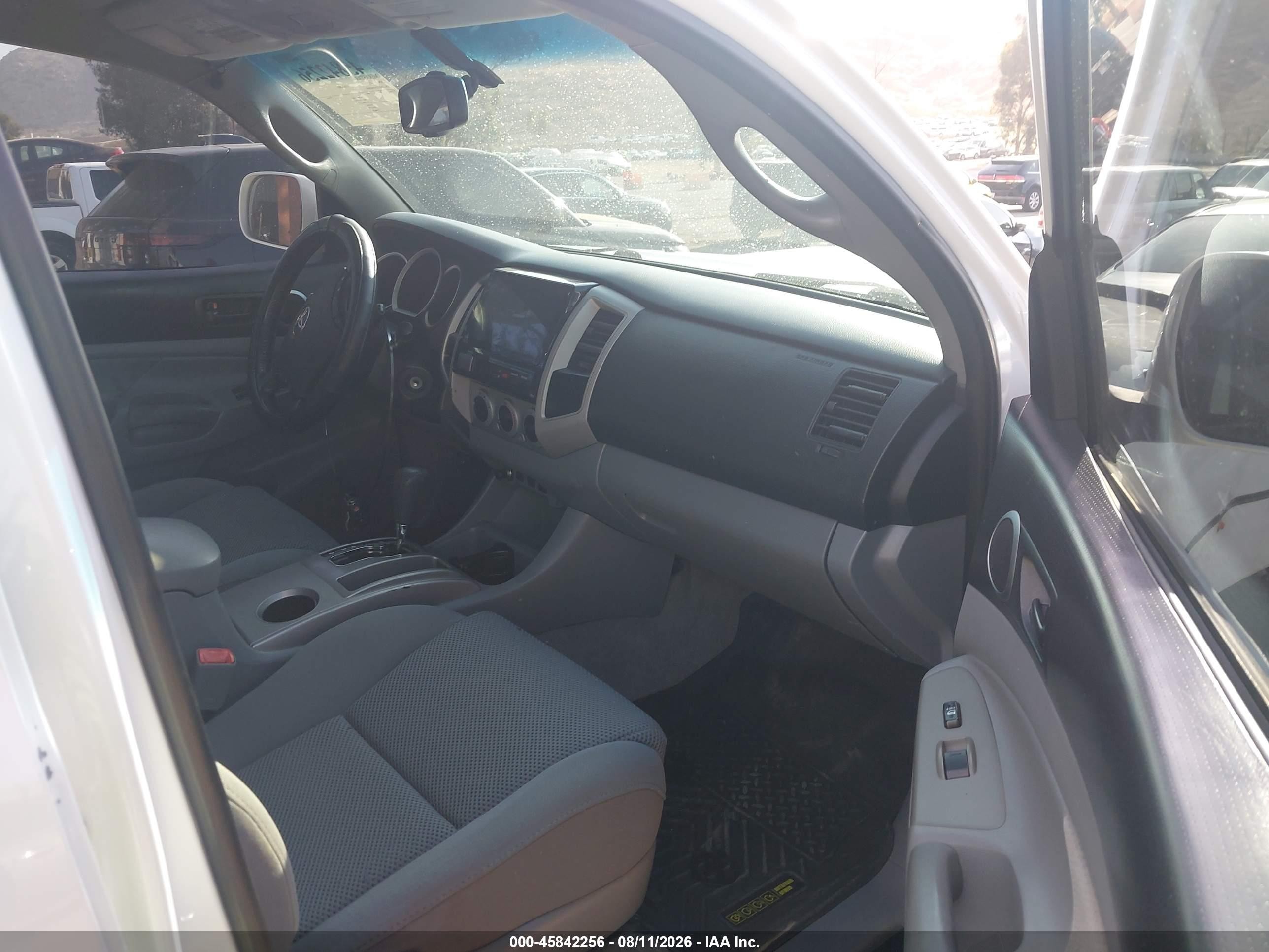 2009 Toyota Tacoma Prerunner V6 White vin: 3TMJU62NX9M086366