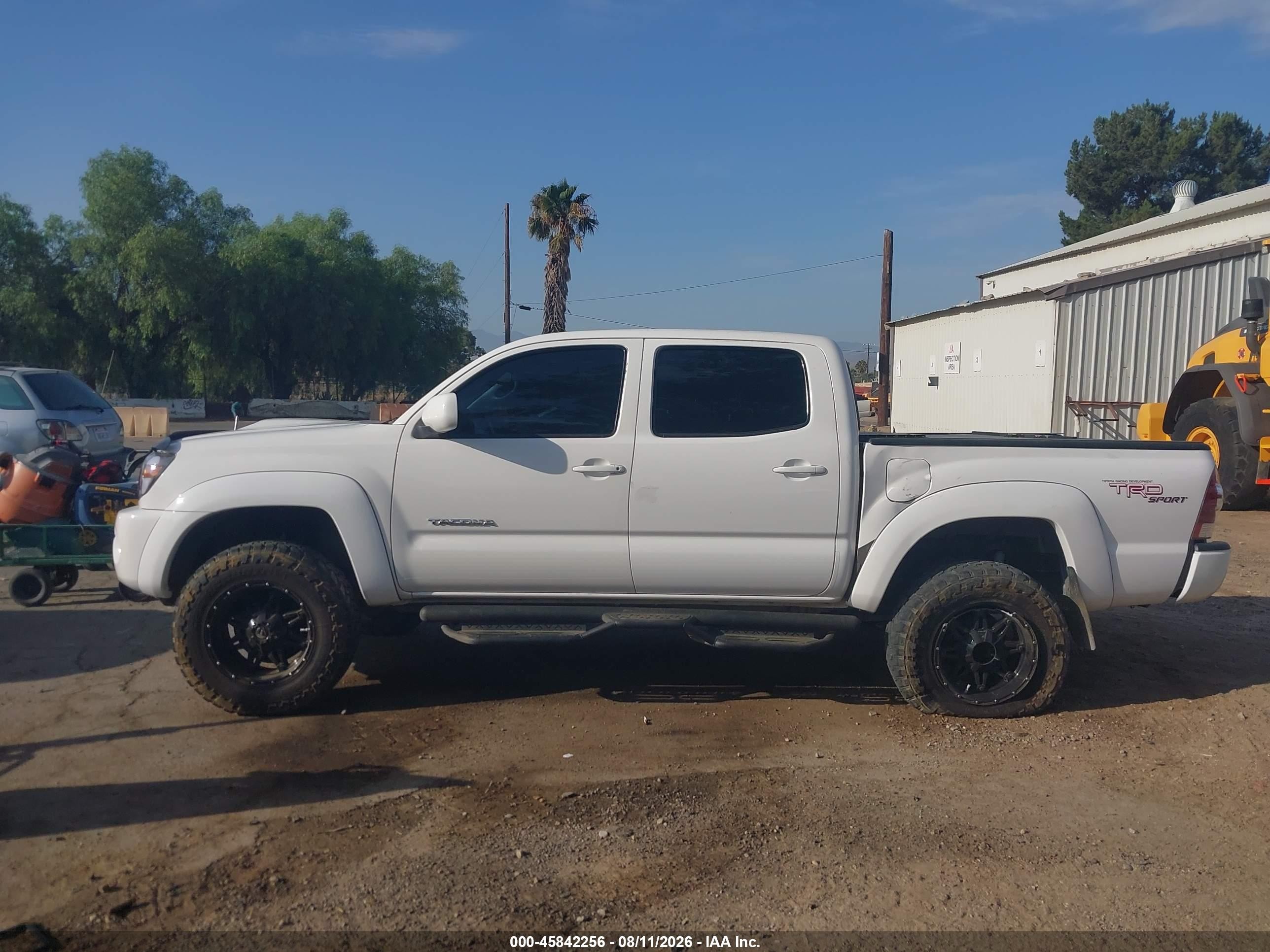 2009 Toyota Tacoma Prerunner V6 White vin: 3TMJU62NX9M086366
