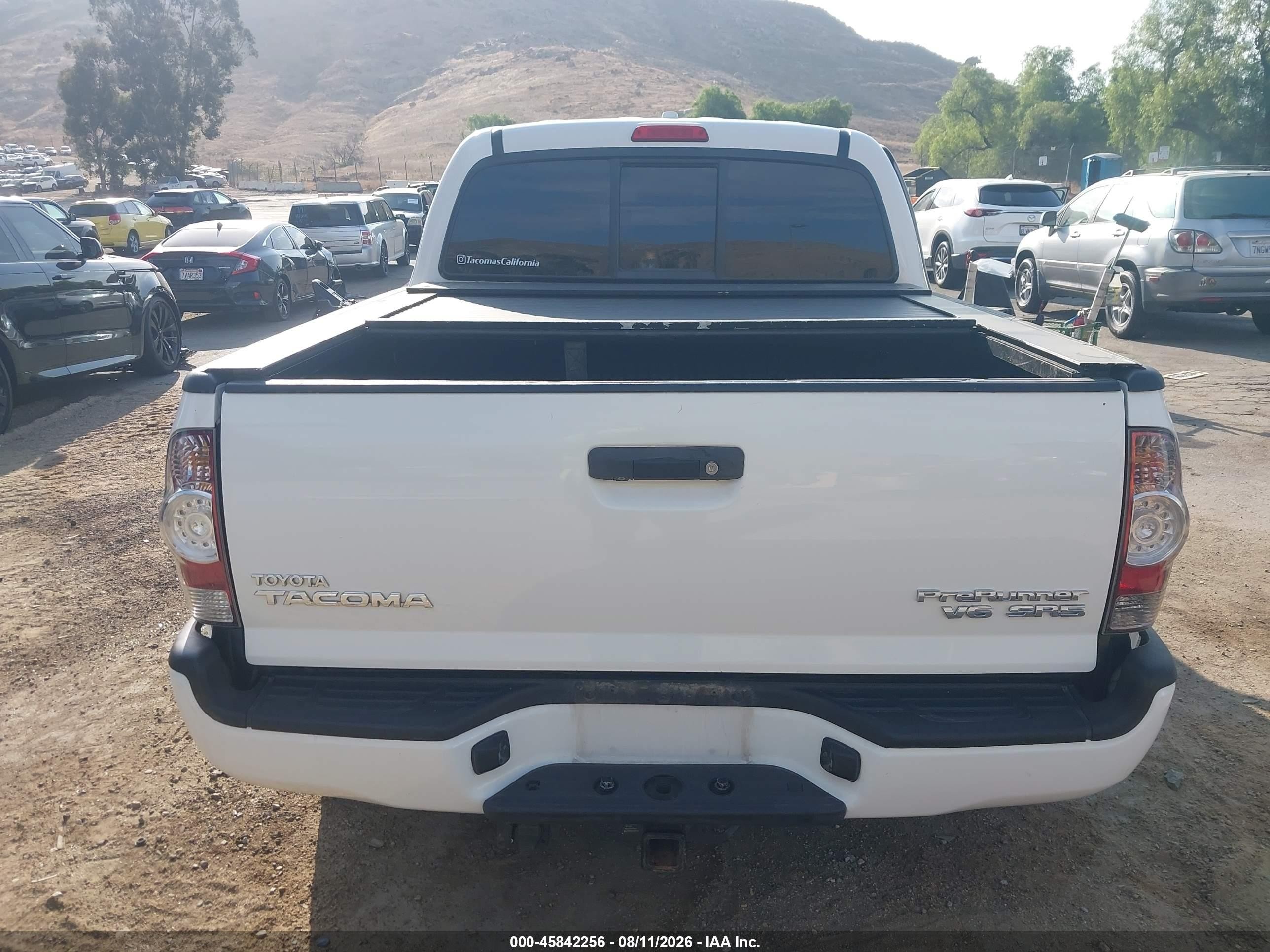 2009 Toyota Tacoma Prerunner V6 White vin: 3TMJU62NX9M086366