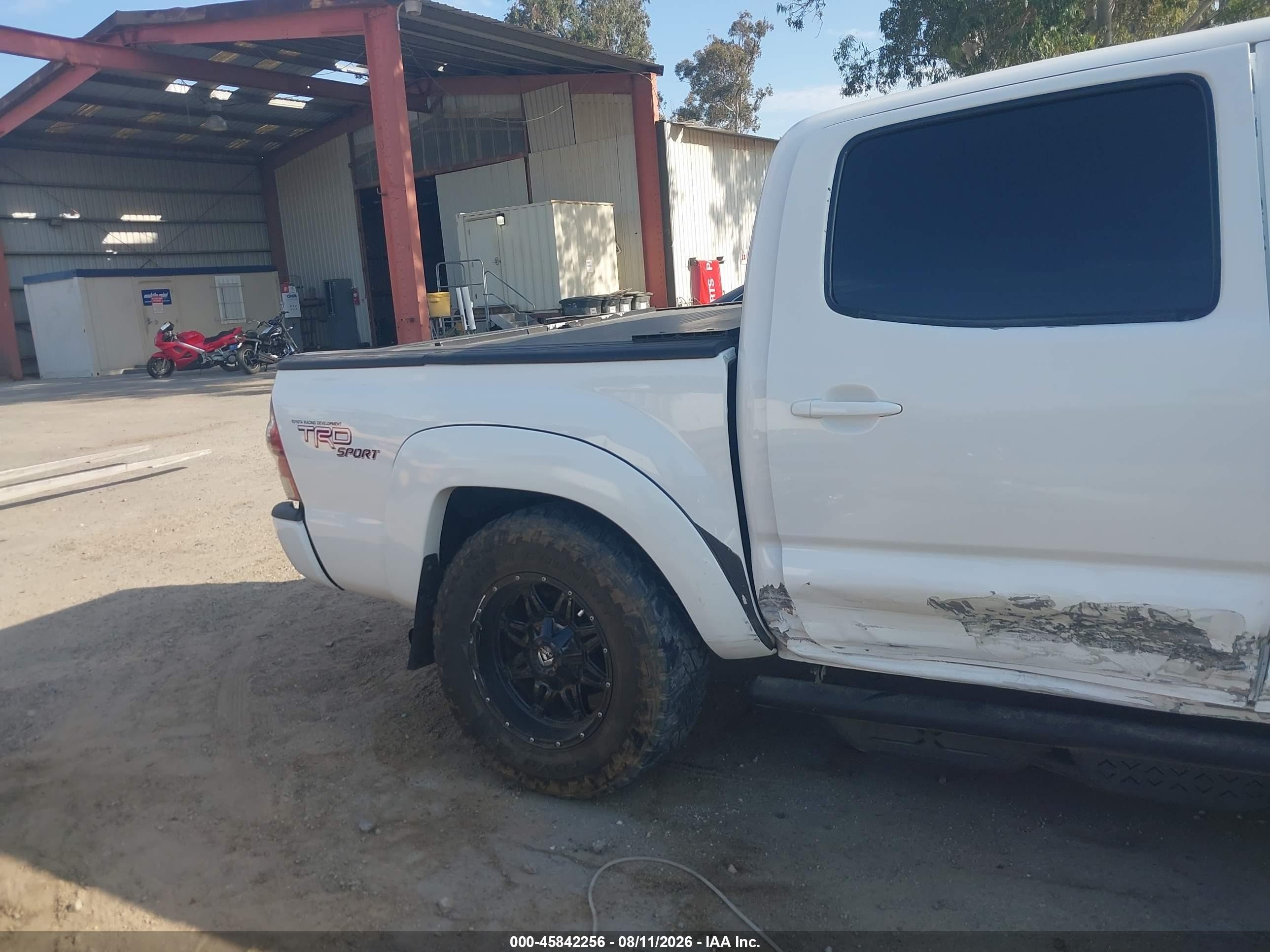 2009 Toyota Tacoma Prerunner V6 White vin: 3TMJU62NX9M086366