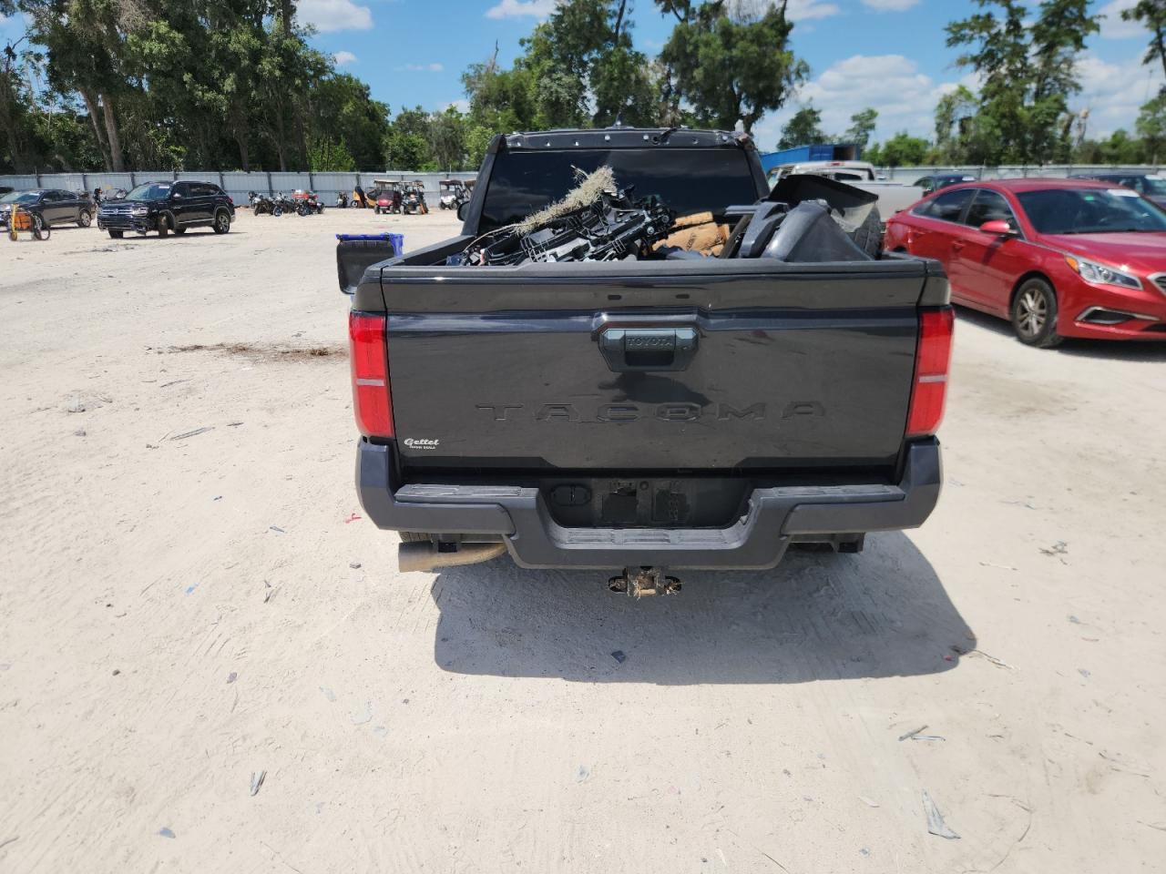 2024 Toyota Tacoma Sr5 Gray vin: 3TMKB5FN4RM023973 Damage: Tailgate, Chipped, 4