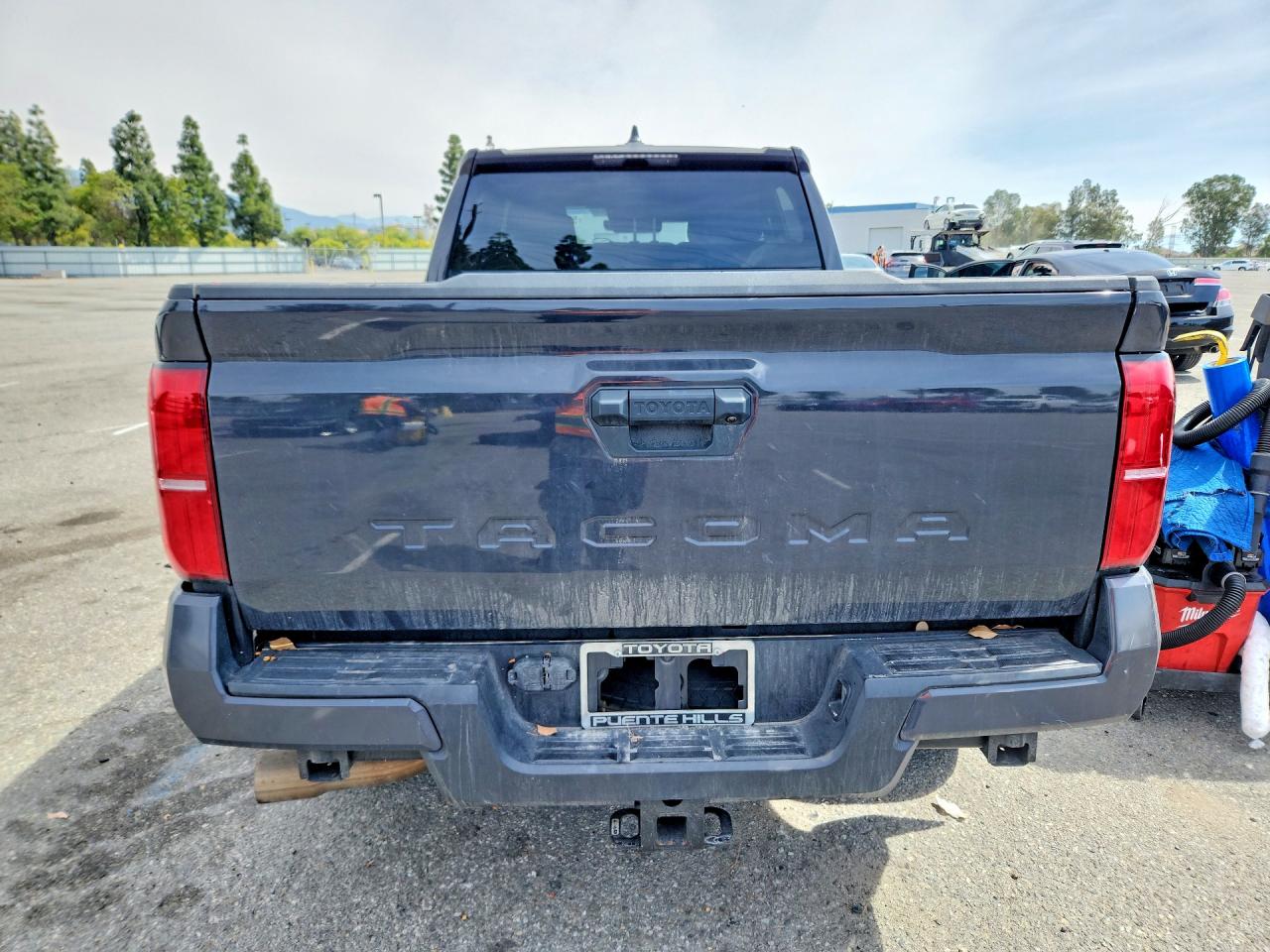 2024 Toyota Tacoma Sr5 Gray vin: 3TMKB5FN8RM011647