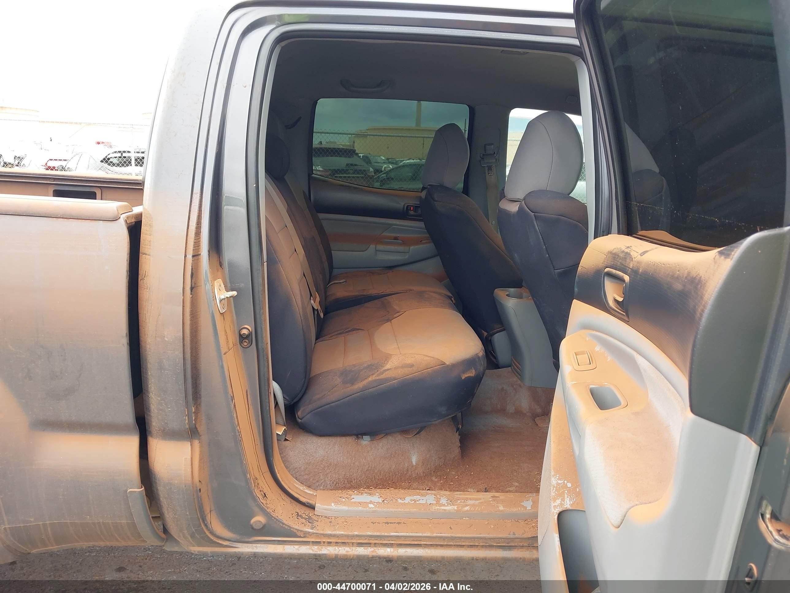 2011 Toyota Tacoma Prerunner V6 Gray vin: 3TMKU4HN1BM027938
