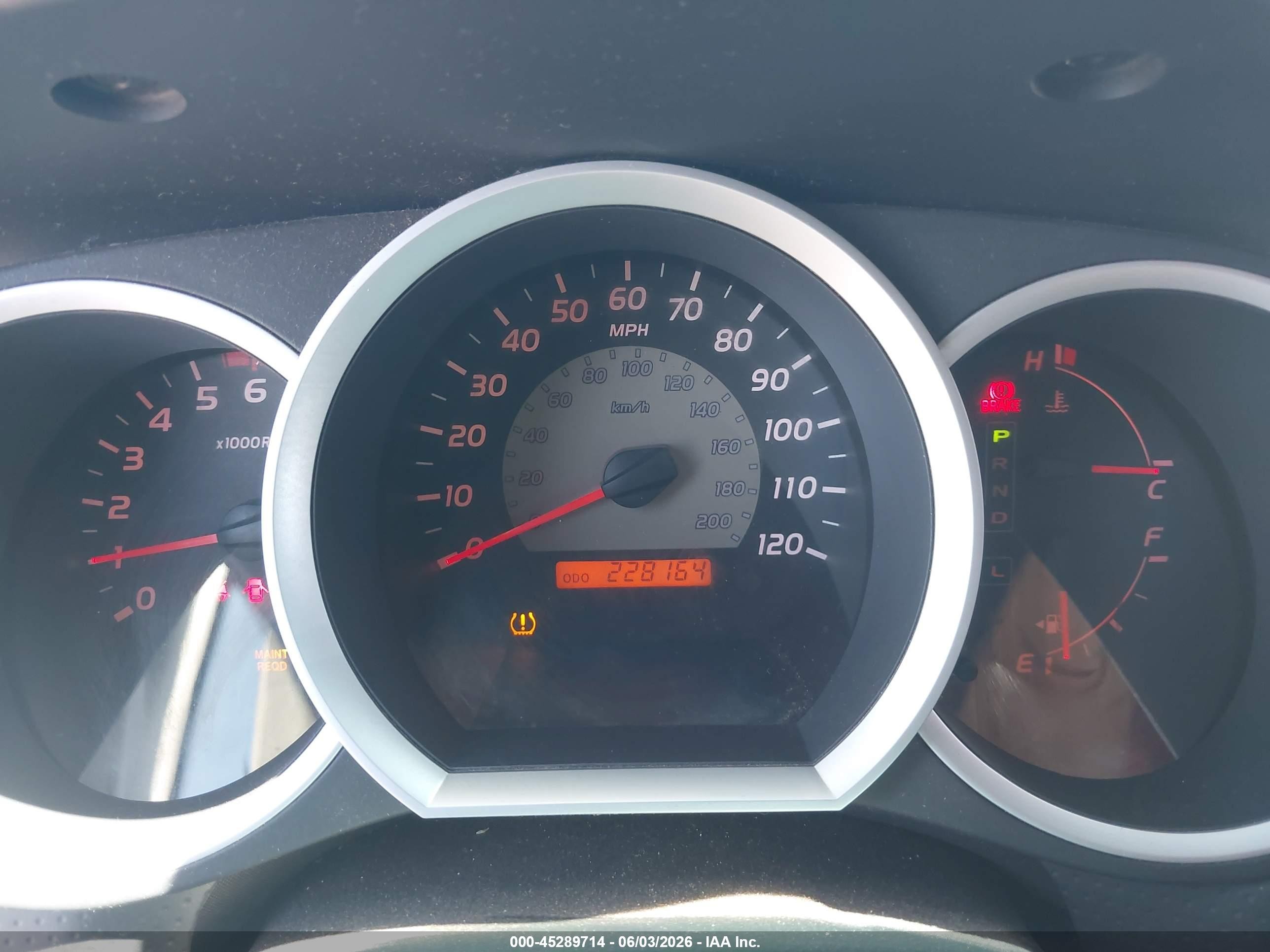 2011 Toyota Tacoma Prerunner V6 Silver vin: 3TMKU4HN1BM028300