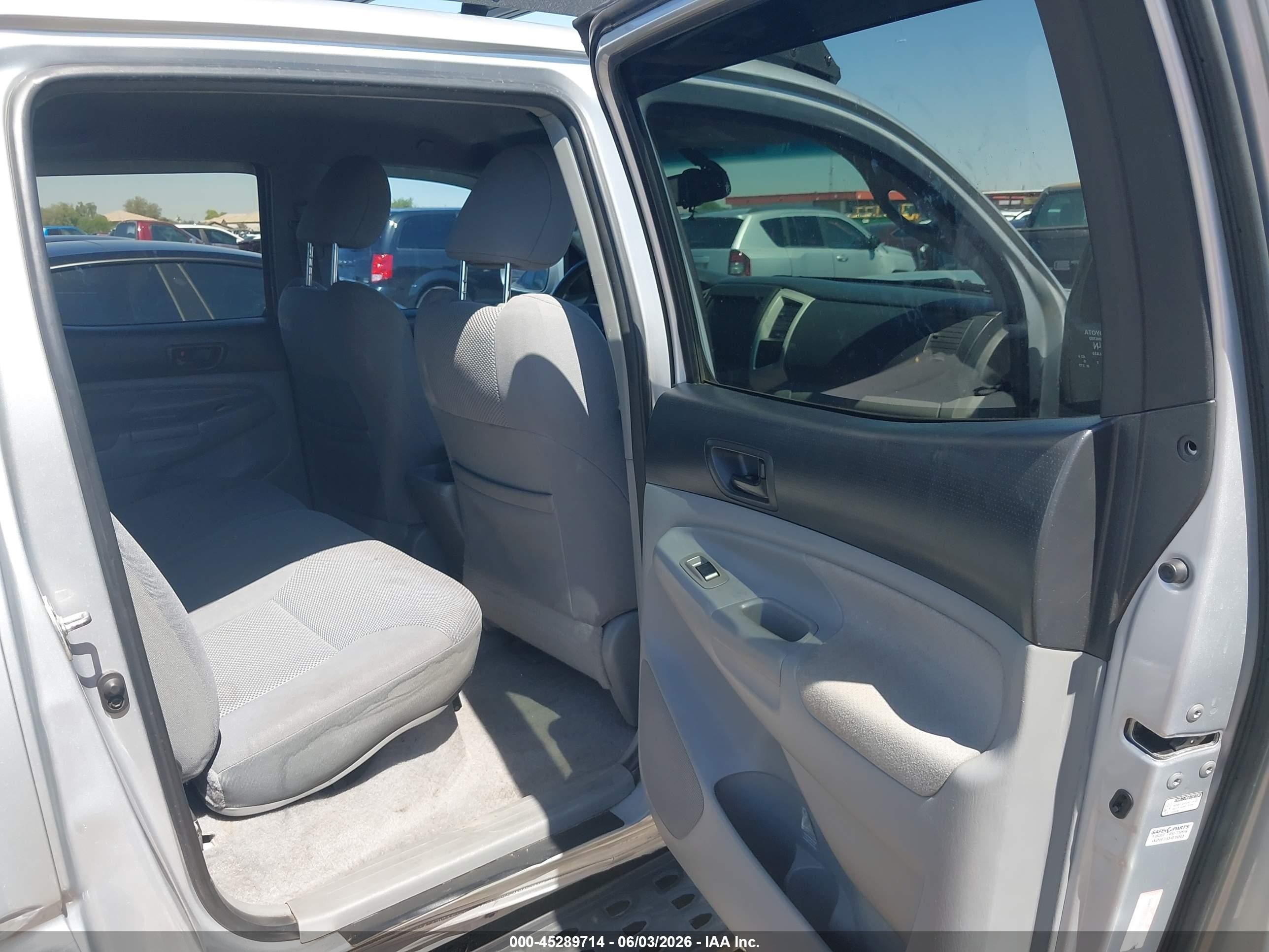 2011 Toyota Tacoma Prerunner V6 Silver vin: 3TMKU4HN1BM028300