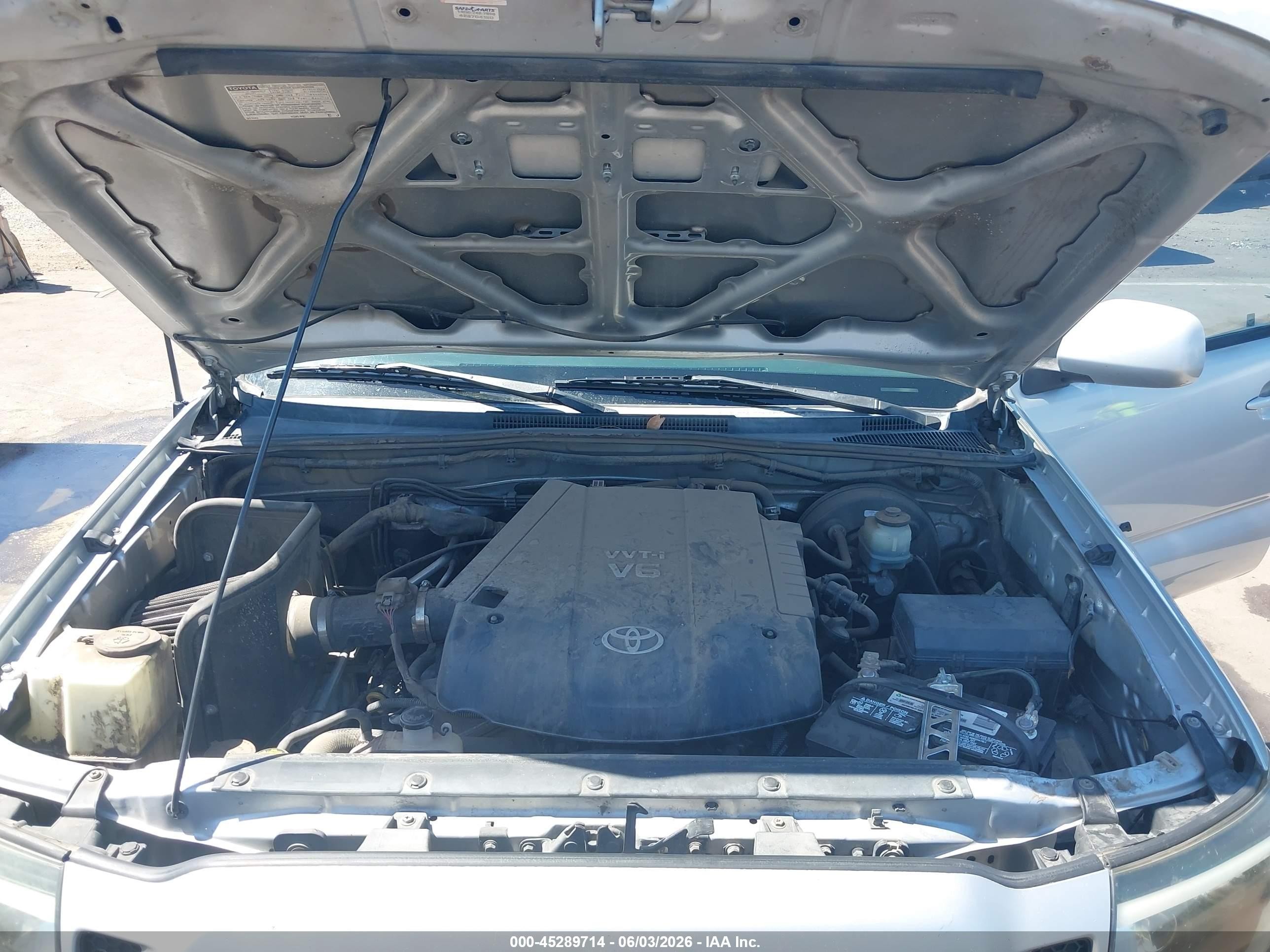 2011 Toyota Tacoma Prerunner V6 Silver vin: 3TMKU4HN1BM028300