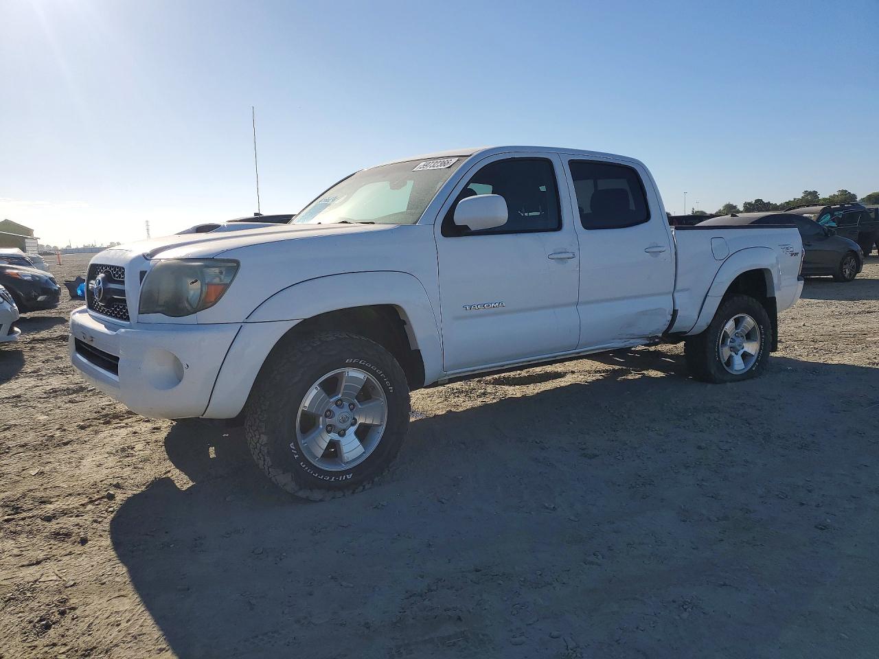 2011 Toyota Tacoma Double Cab Prerunner Long Bed White vin: 3TMKU4HN1BM028829