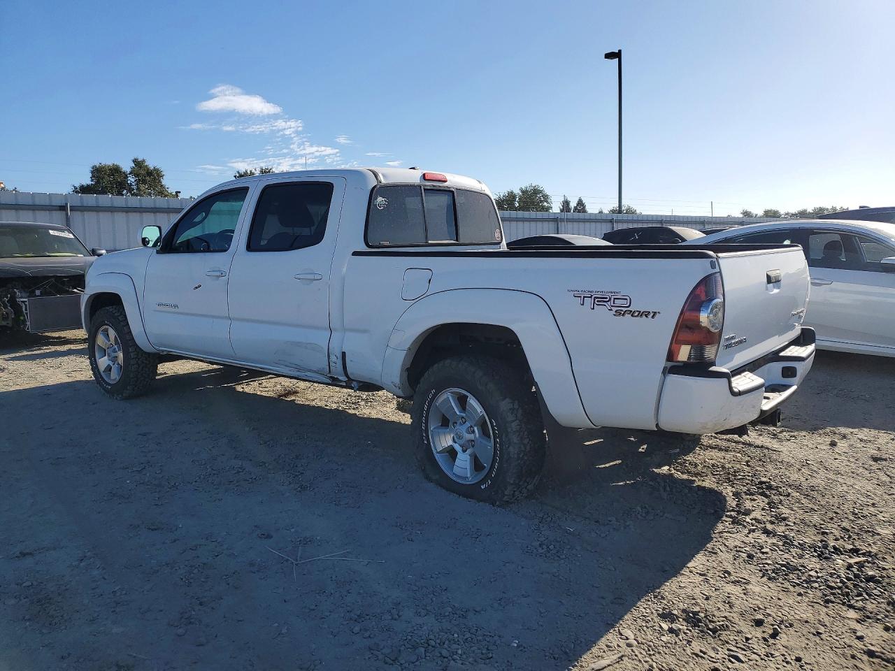 2011 Toyota Tacoma Double Cab Prerunner Long Bed White vin: 3TMKU4HN1BM028829