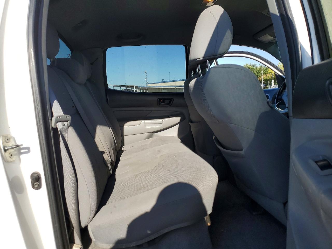 2011 Toyota Tacoma Double Cab Prerunner Long Bed White vin: 3TMKU4HN1BM028829