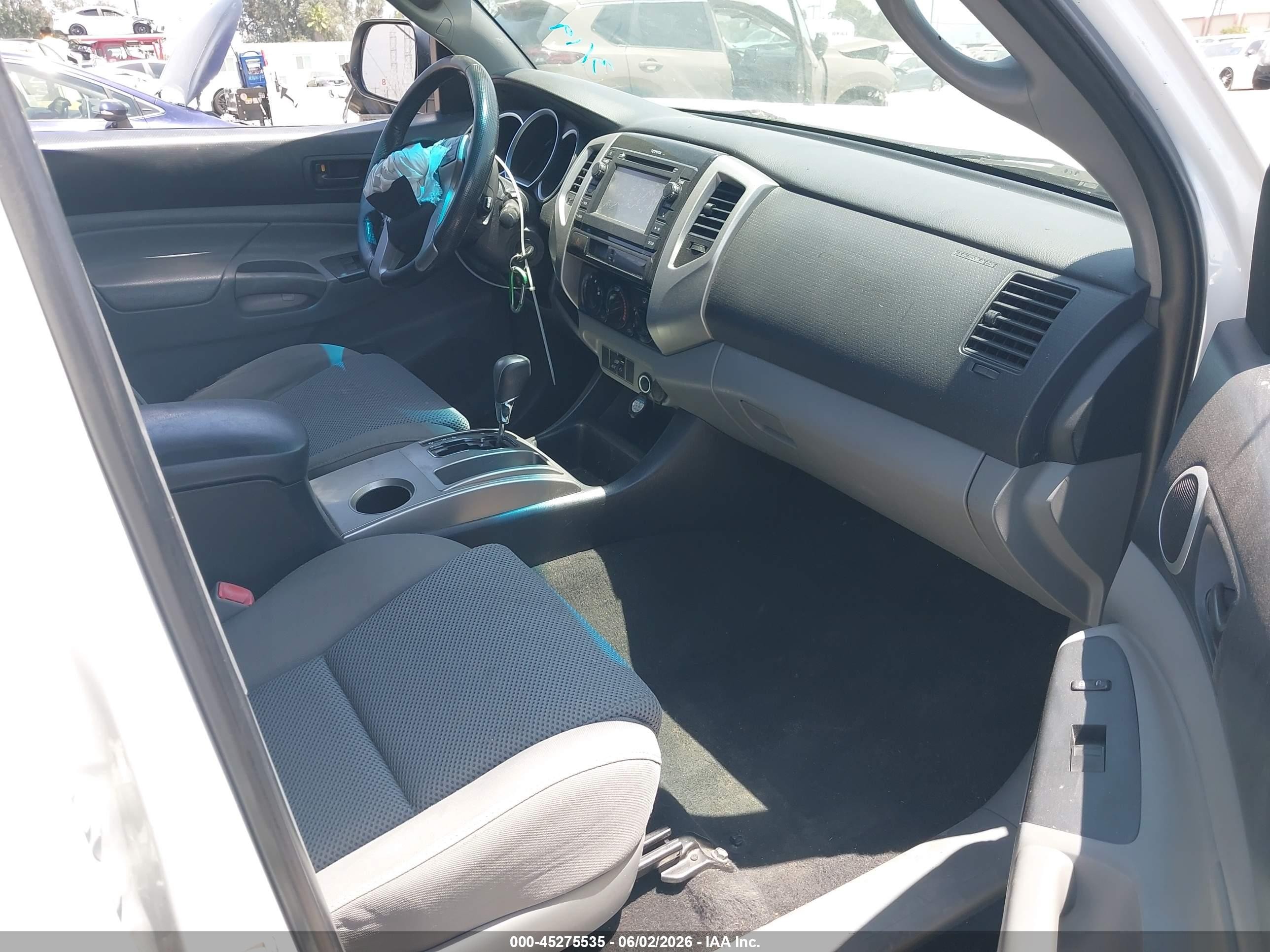 2013 Toyota Tacoma Prerunner V6 White vin: 3TMKU4HN1DM037341
