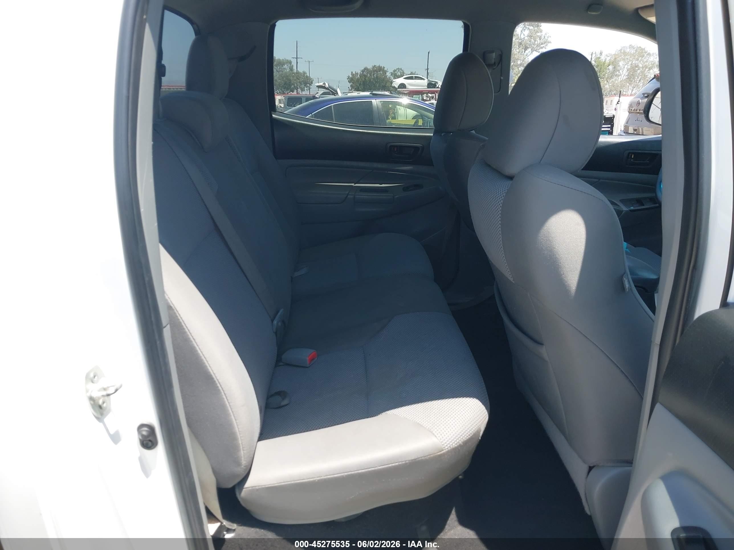 2013 Toyota Tacoma Prerunner V6 White vin: 3TMKU4HN1DM037341