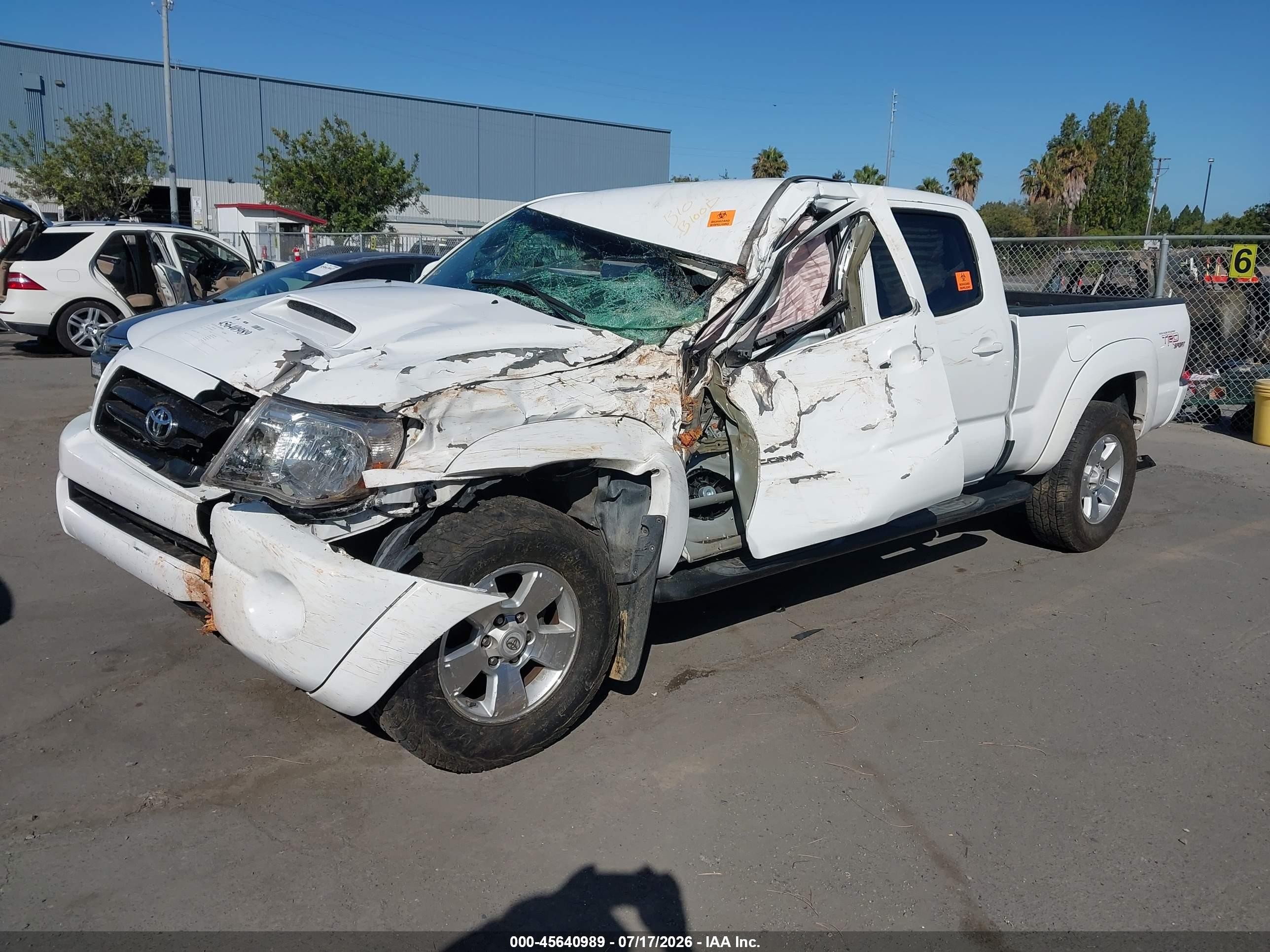 2011 Toyota Tacoma Prerunner V6 White vin: 3TMKU4HN3BM028220