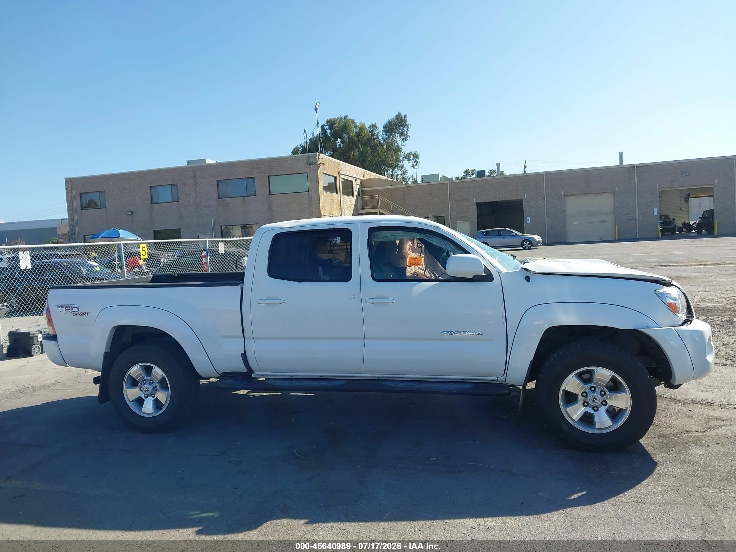 2011 Toyota Tacoma Prerunner V6 White vin: 3TMKU4HN3BM028220