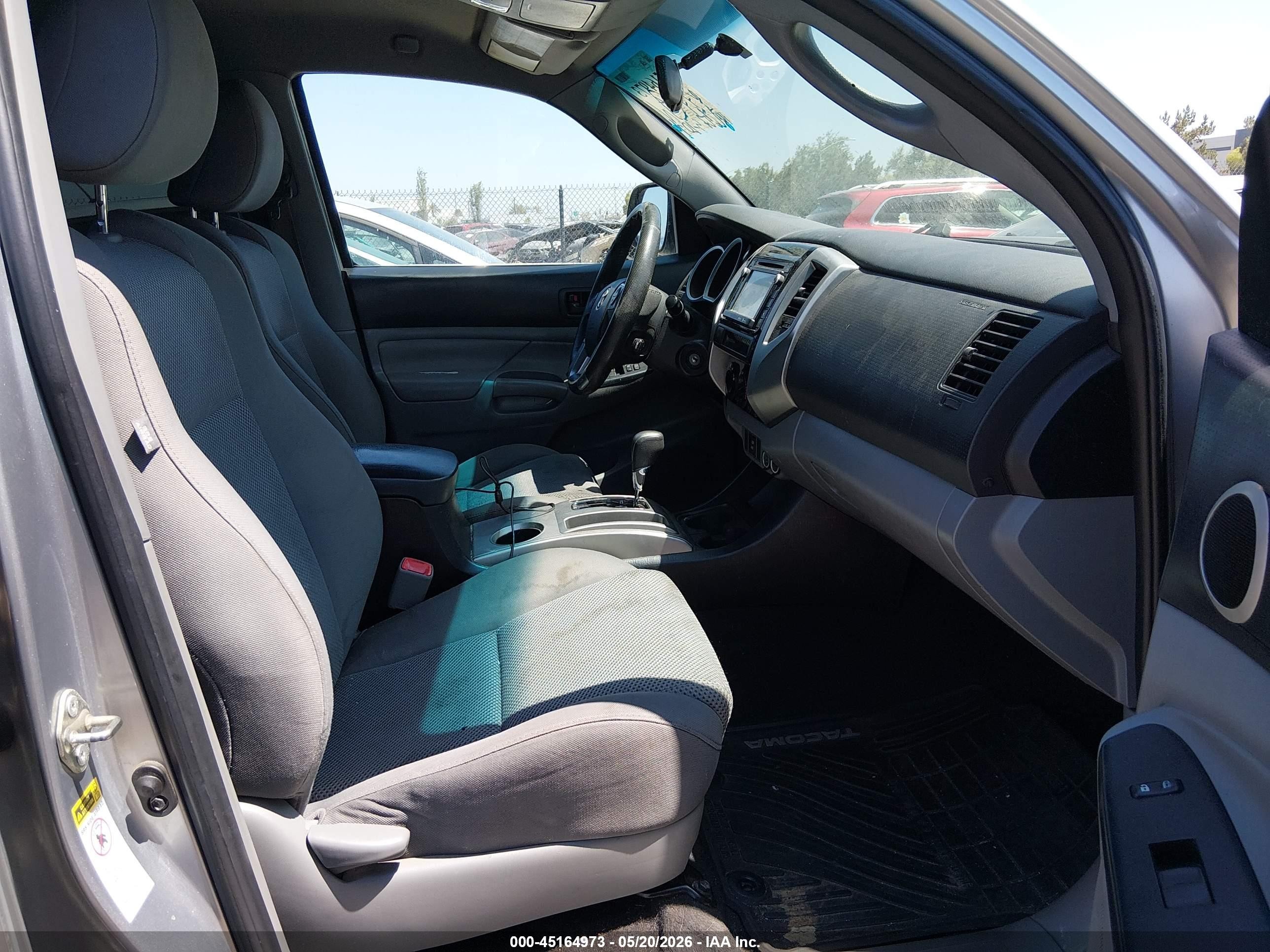 2015 Toyota Tacoma Prerunner V6 Silver vin: 3TMKU4HN3FM045458