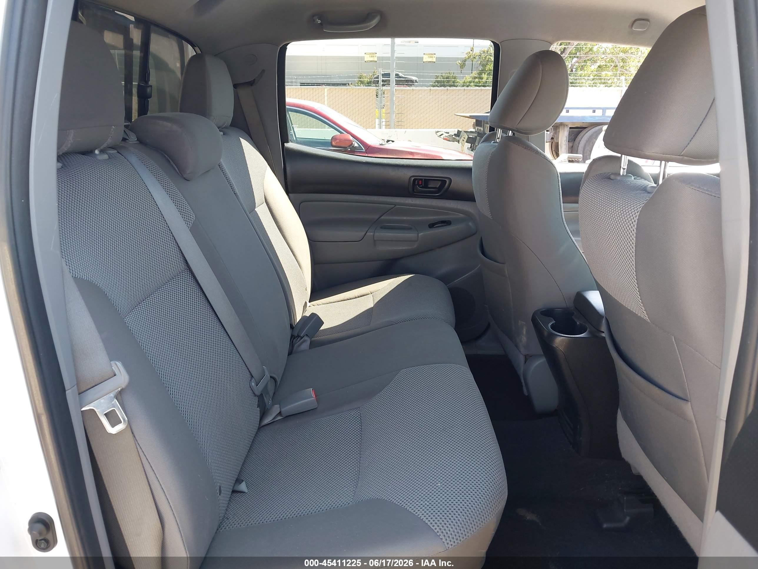 2015 Toyota Tacoma Prerunner V6 White vin: 3TMKU4HN4FM046327