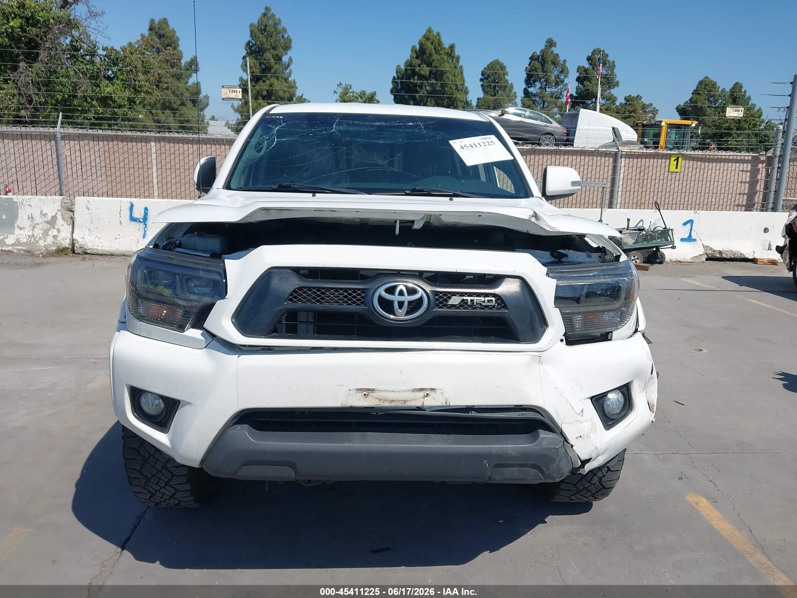 2015 Toyota Tacoma Prerunner V6 White vin: 3TMKU4HN4FM046327
