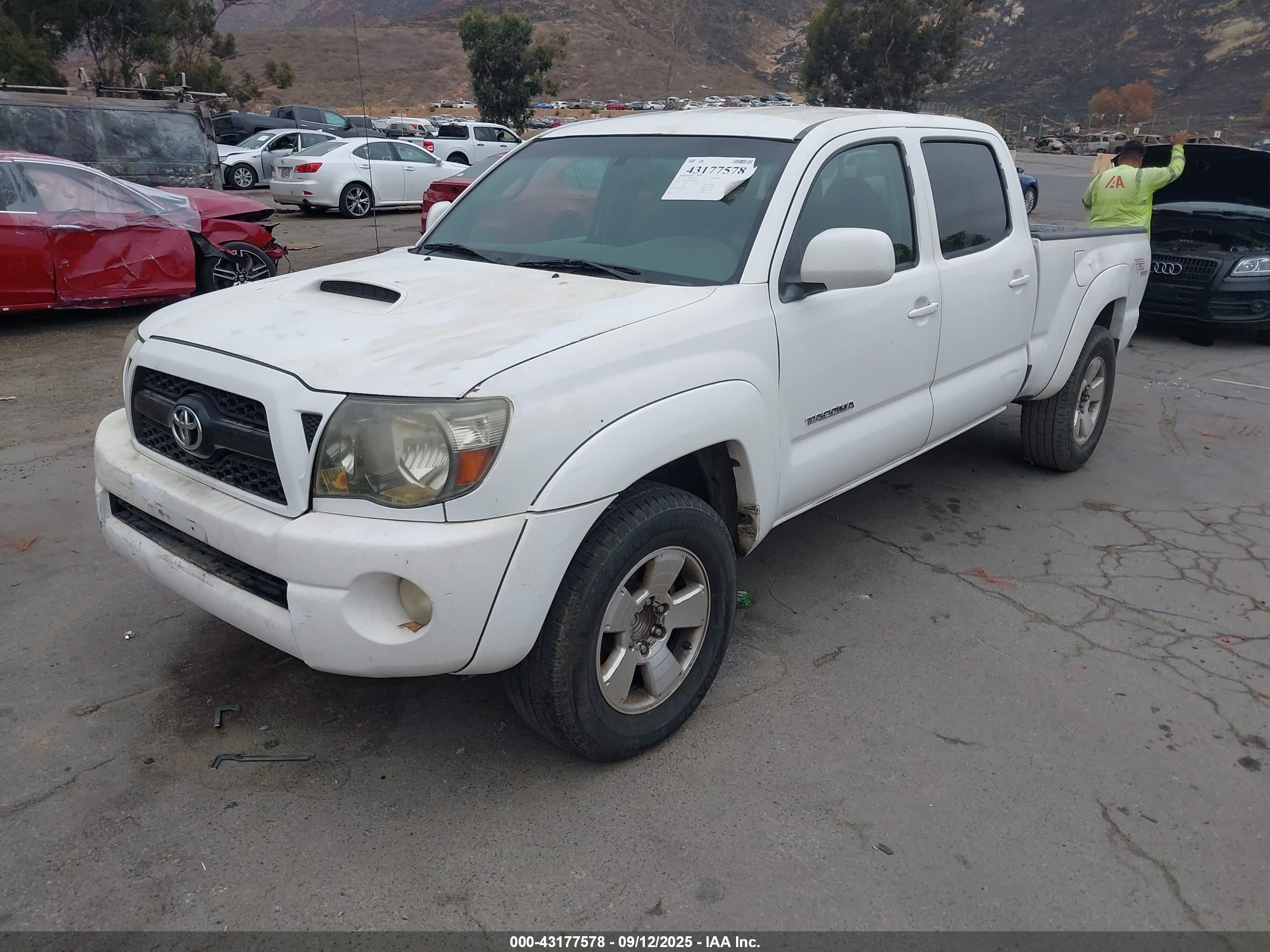 2011 Toyota Tacoma Prerunner V6 White vin: 3TMKU4HN6BM028308