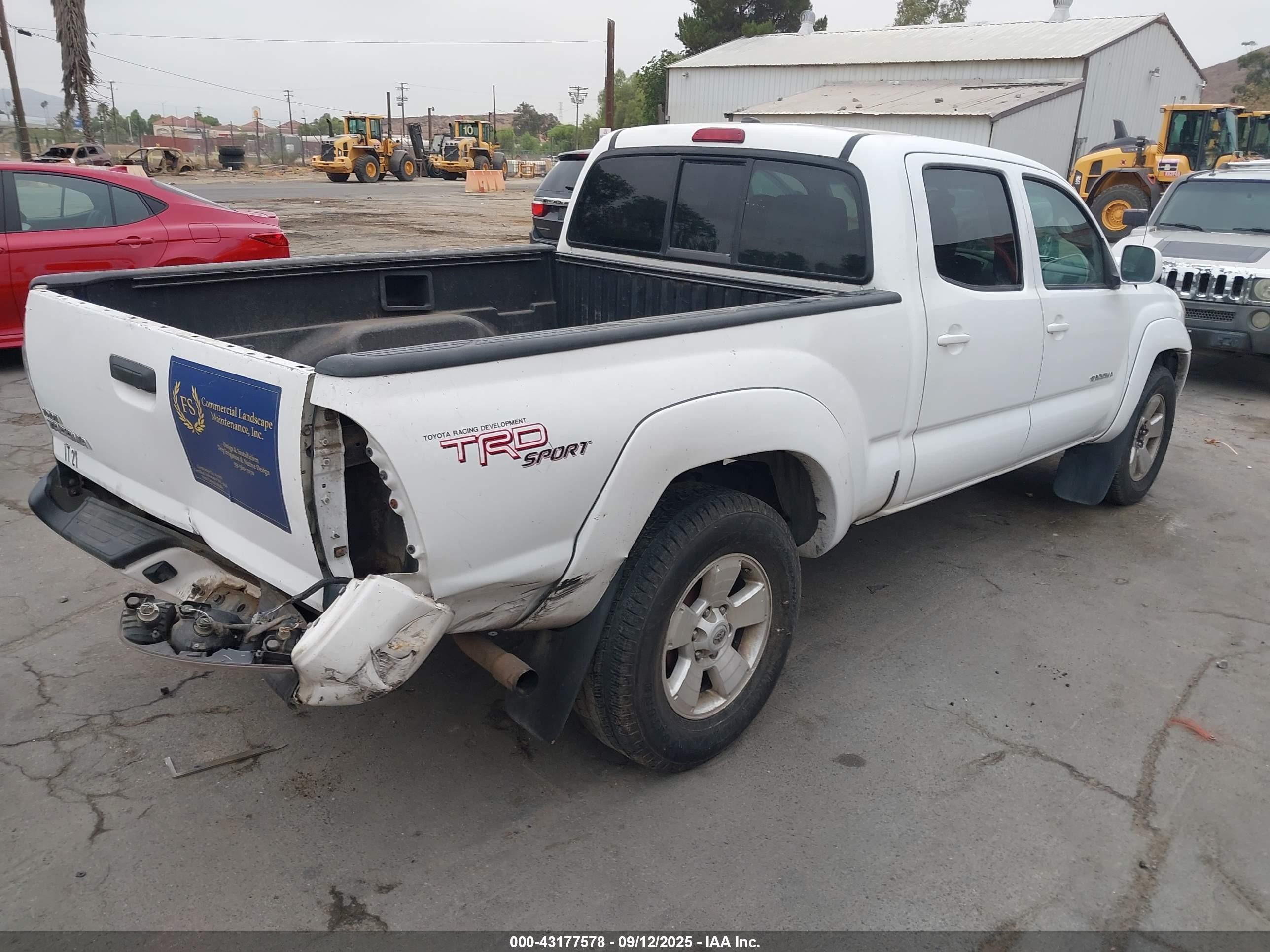 2011 Toyota Tacoma Prerunner V6 White vin: 3TMKU4HN6BM028308
