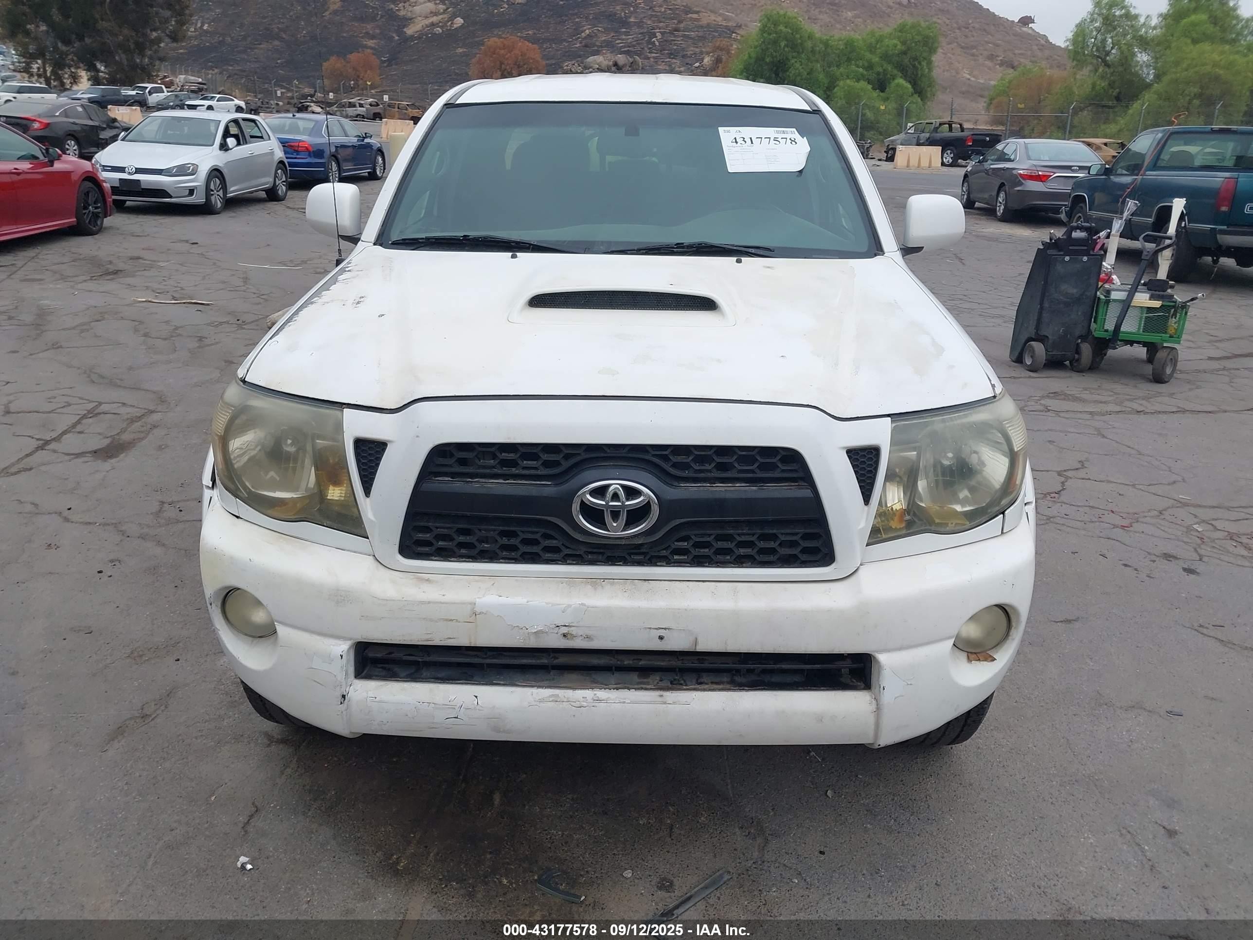 2011 Toyota Tacoma Prerunner V6 White vin: 3TMKU4HN6BM028308
