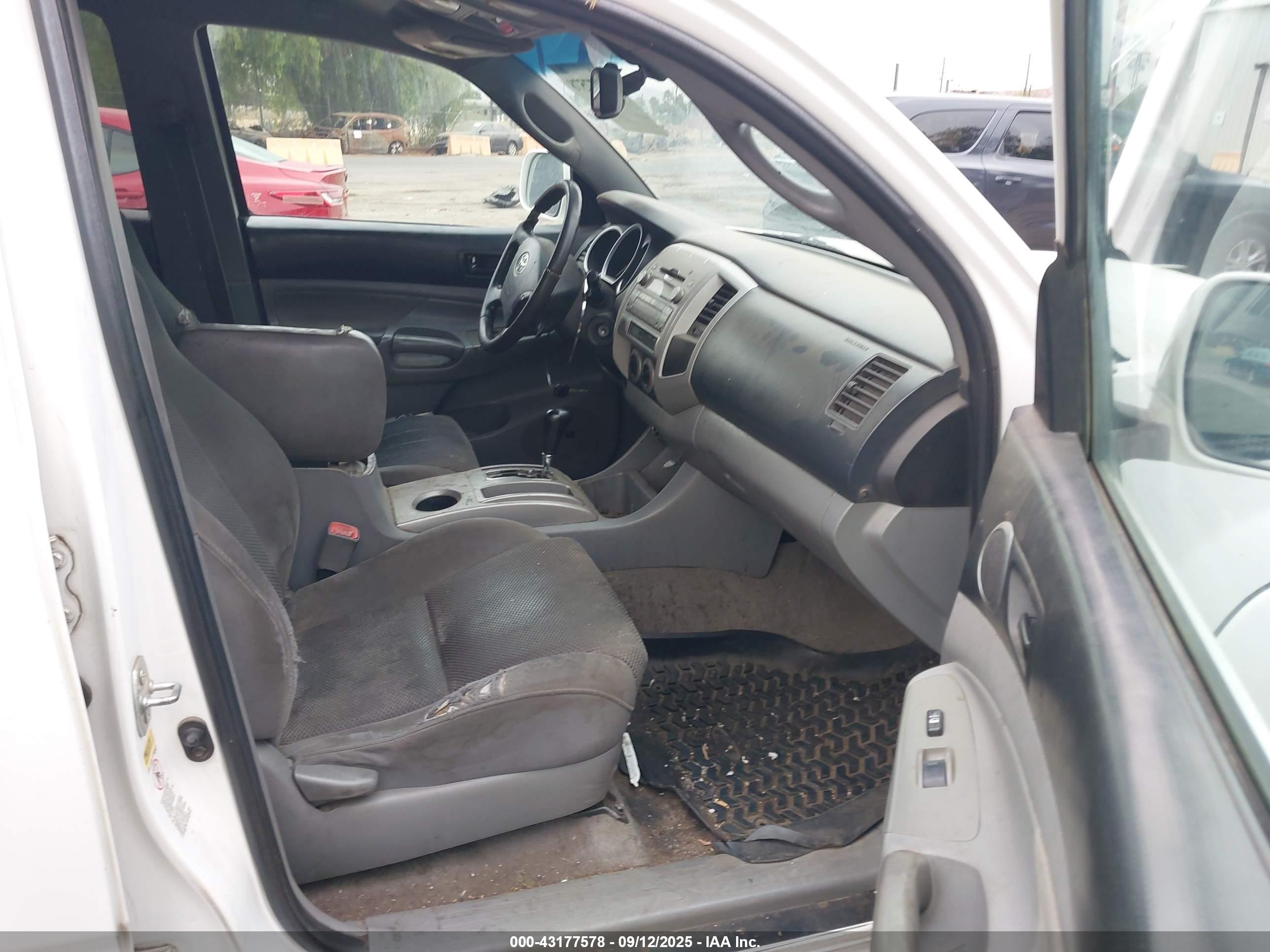 2011 Toyota Tacoma Prerunner V6 White vin: 3TMKU4HN6BM028308