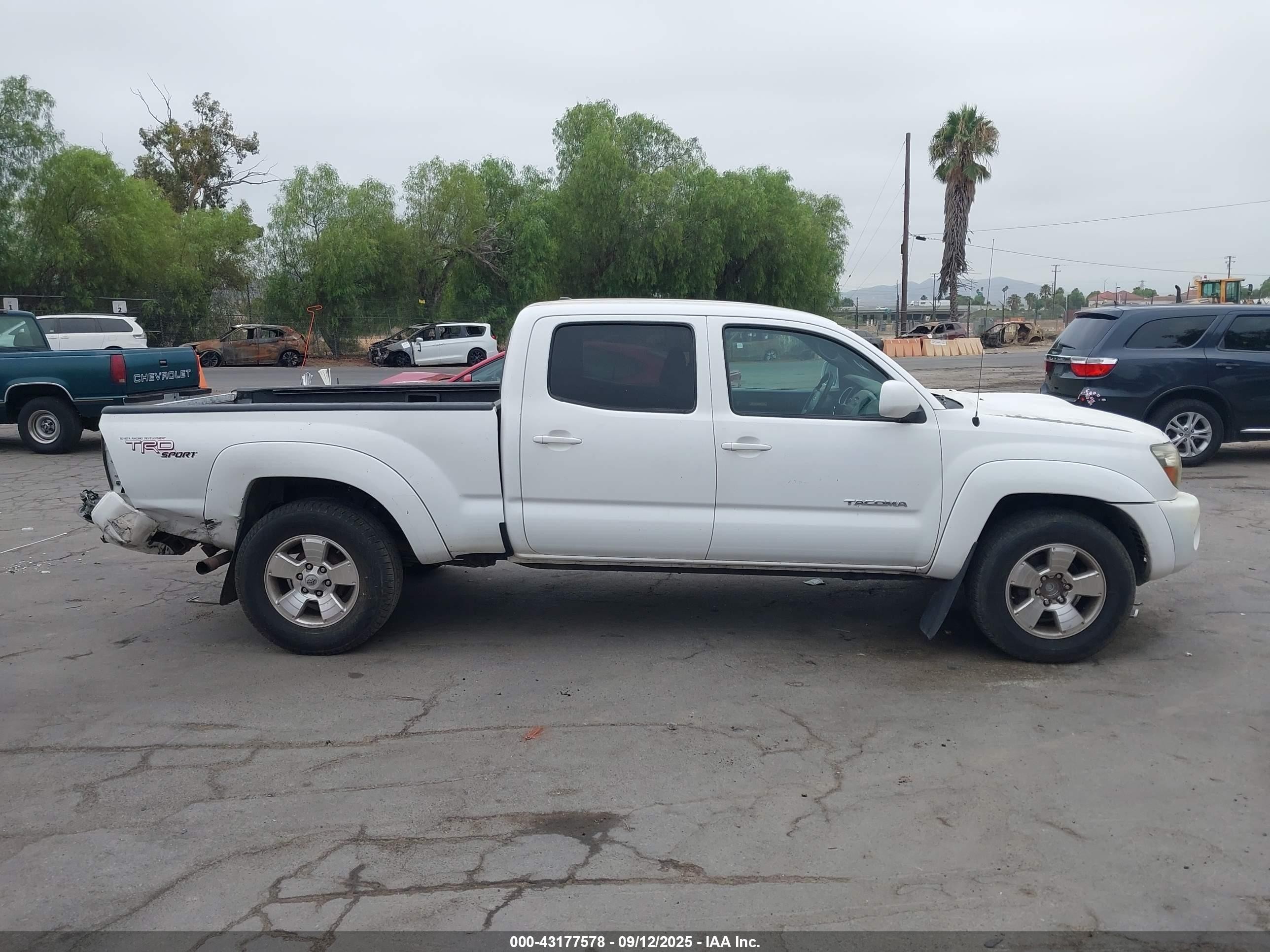 2011 Toyota Tacoma Prerunner V6 White vin: 3TMKU4HN6BM028308