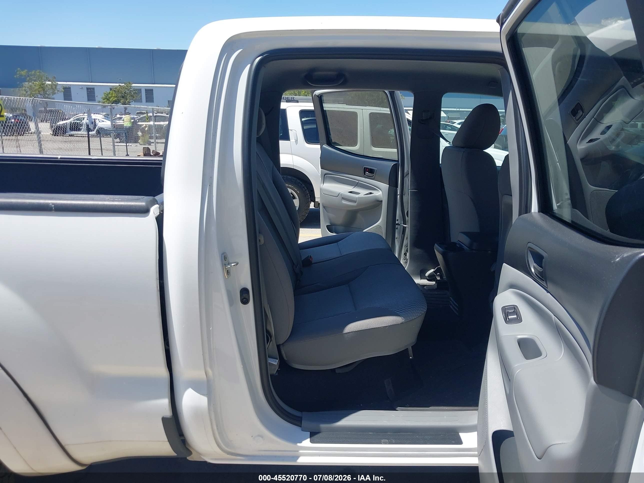 2013 Toyota Tacoma Prerunner V6 White vin: 3TMKU4HN7DM037263