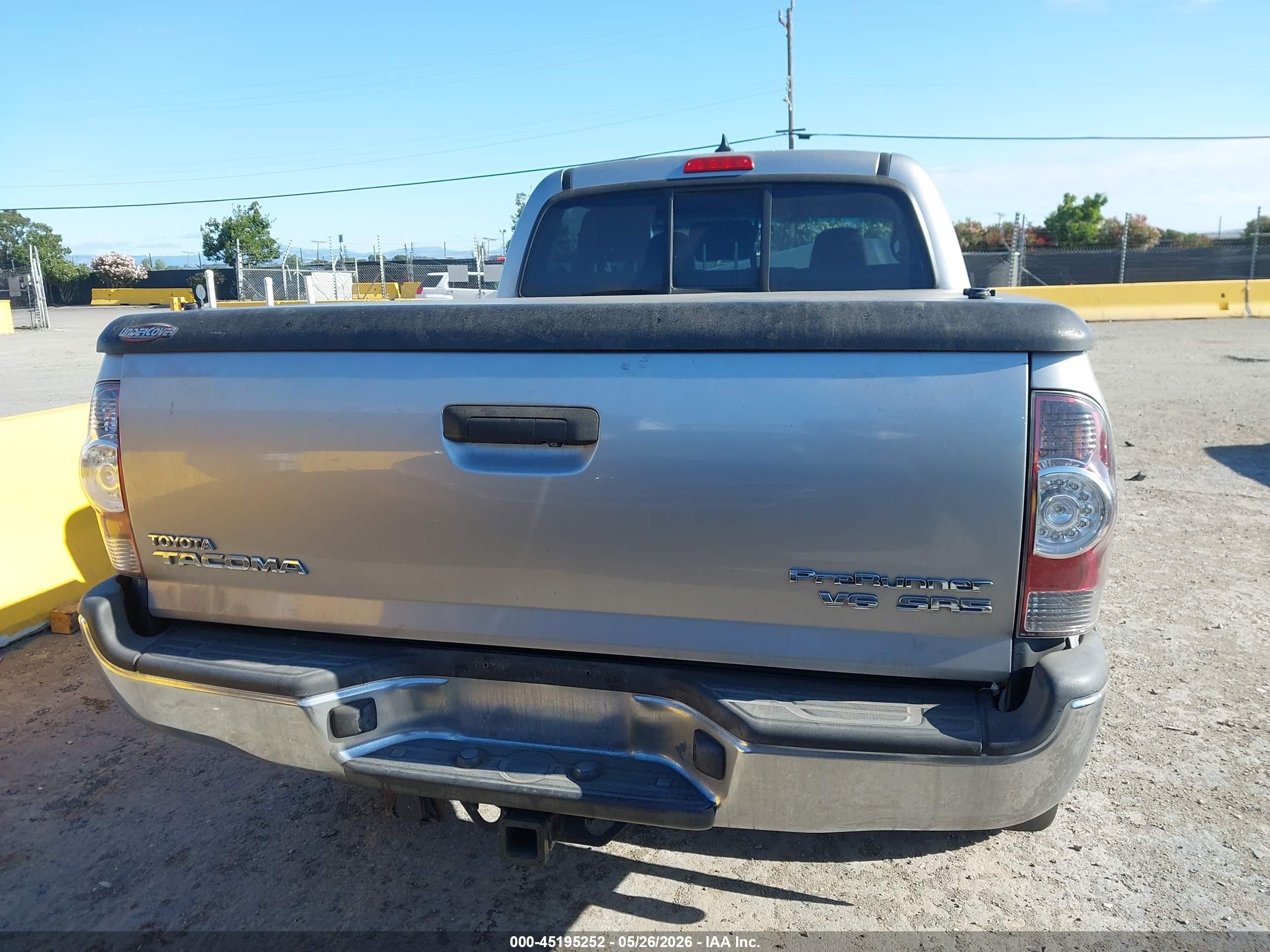 2014 Toyota Tacoma Prerunner V6 Silver vin: 3TMKU4HN7EM039323