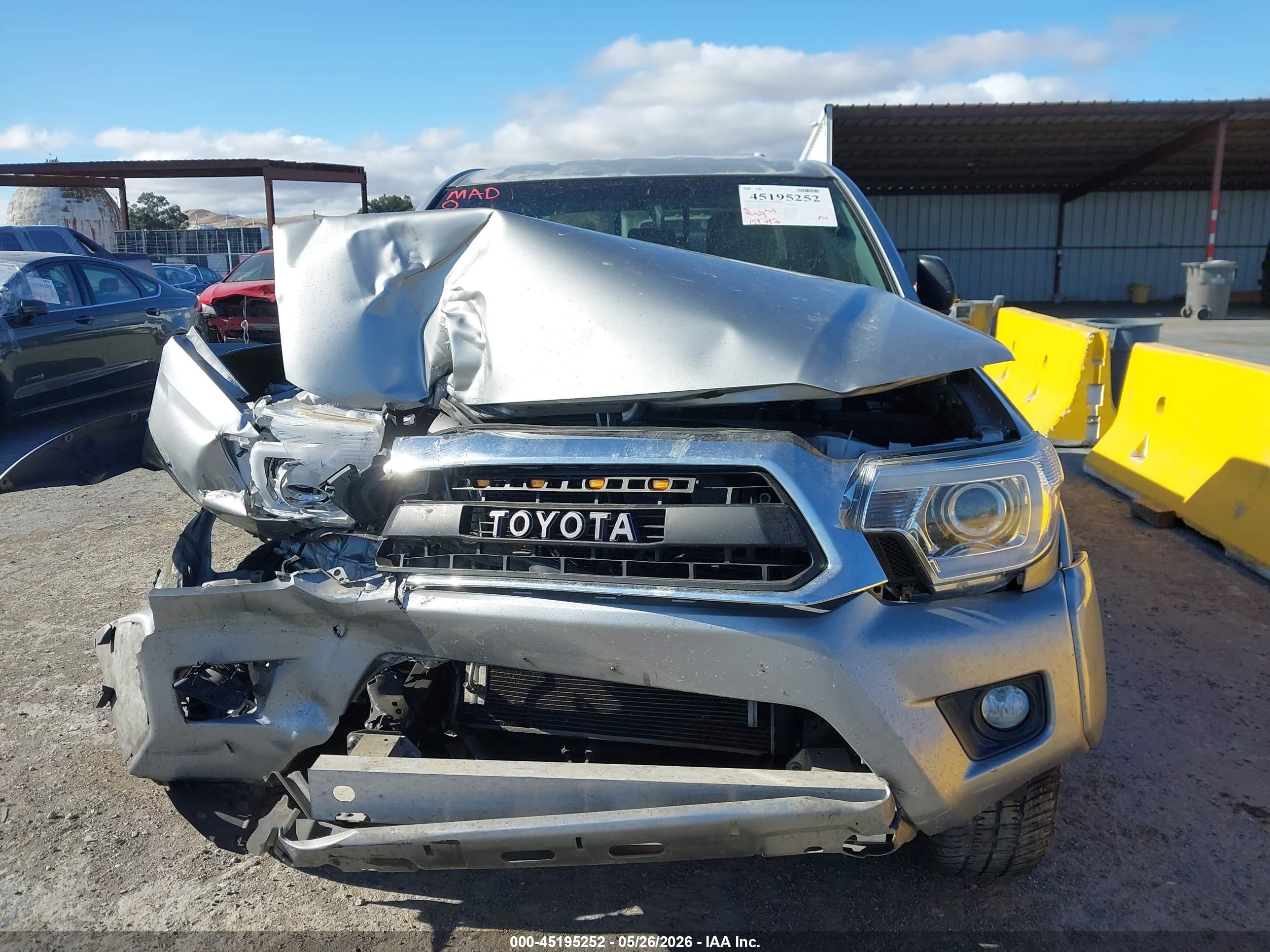 2014 Toyota Tacoma Prerunner V6 Silver vin: 3TMKU4HN7EM039323