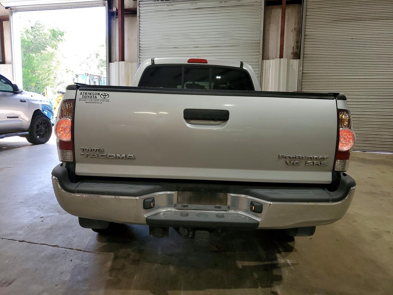2010 Toyota Tacoma Prerunner V6 Silver vin: 3TMKU4HN8AM025439