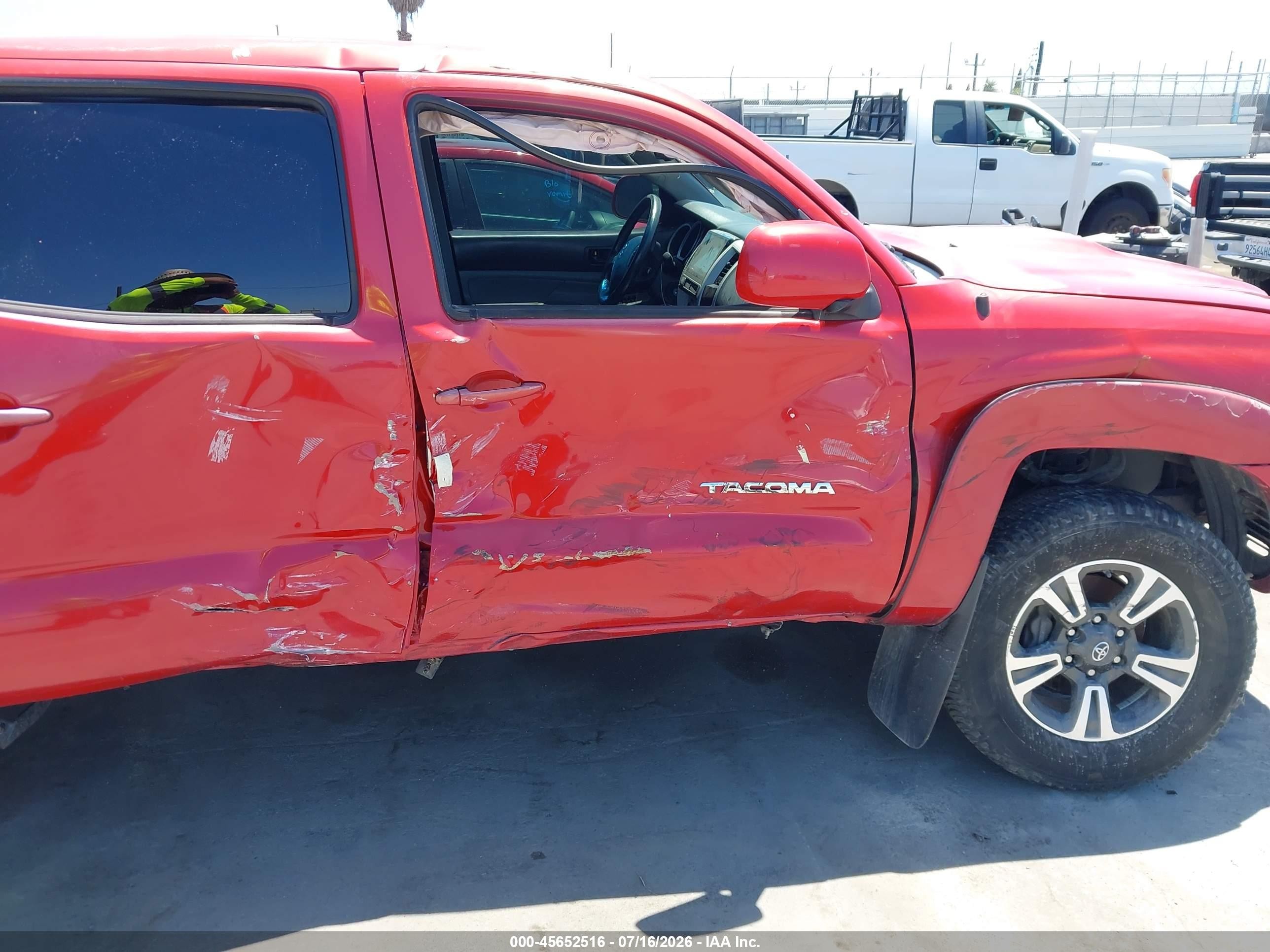 2011 Toyota Tacoma Prerunner V6 Red vin: 3TMKU4HN8BM027791