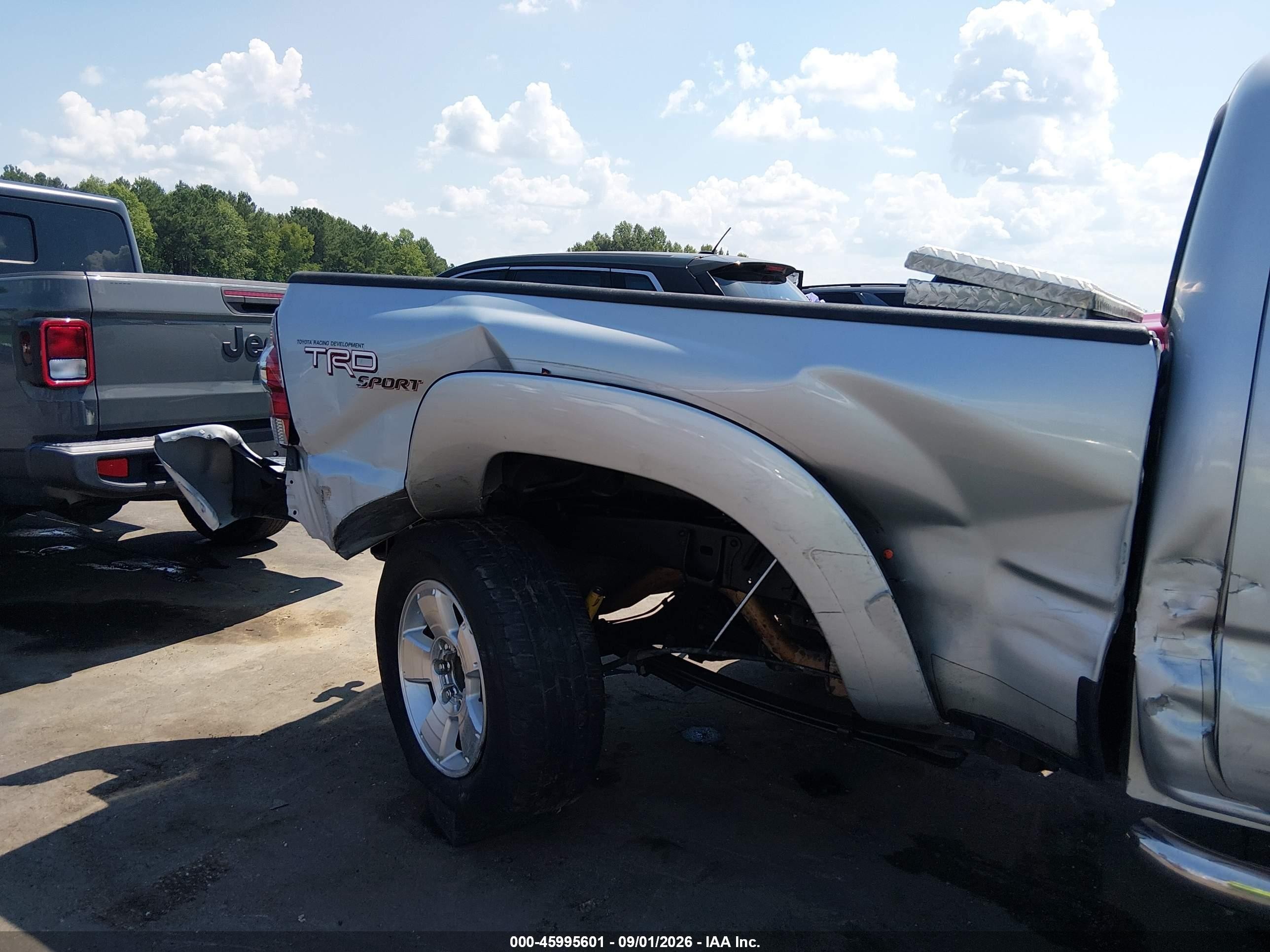 2011 Toyota Tacoma Prerunner V6 Silver vin: 3TMKU4HN8BM029511
