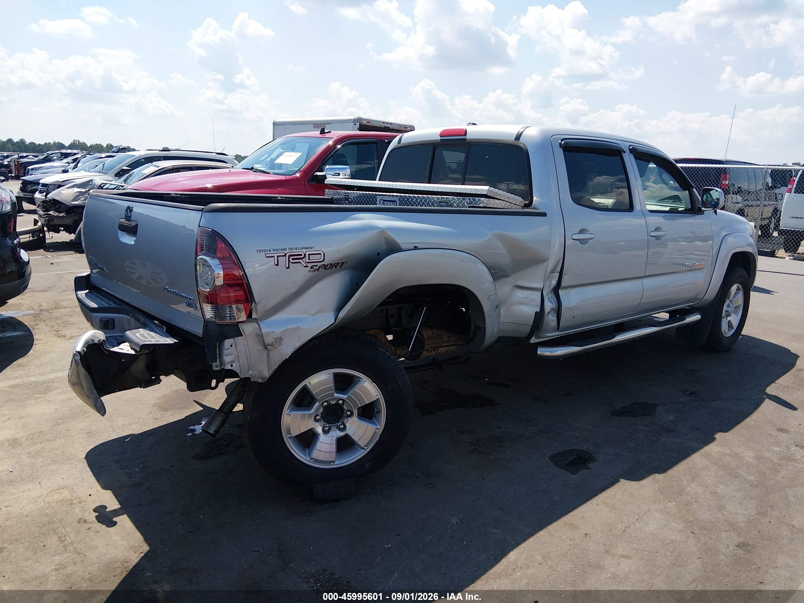 2011 Toyota Tacoma Prerunner V6 Silver vin: 3TMKU4HN8BM029511