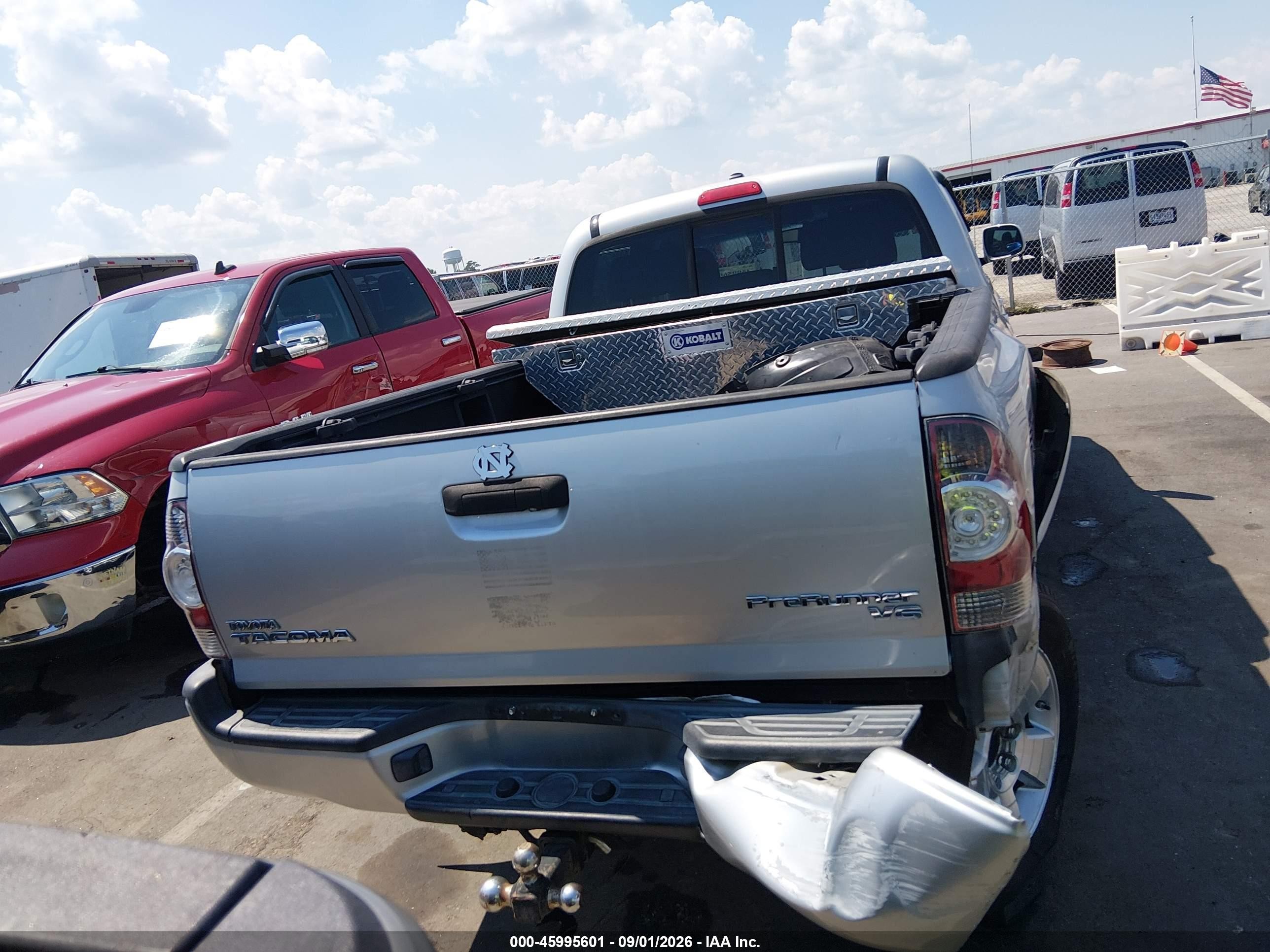 2011 Toyota Tacoma Prerunner V6 Silver vin: 3TMKU4HN8BM029511