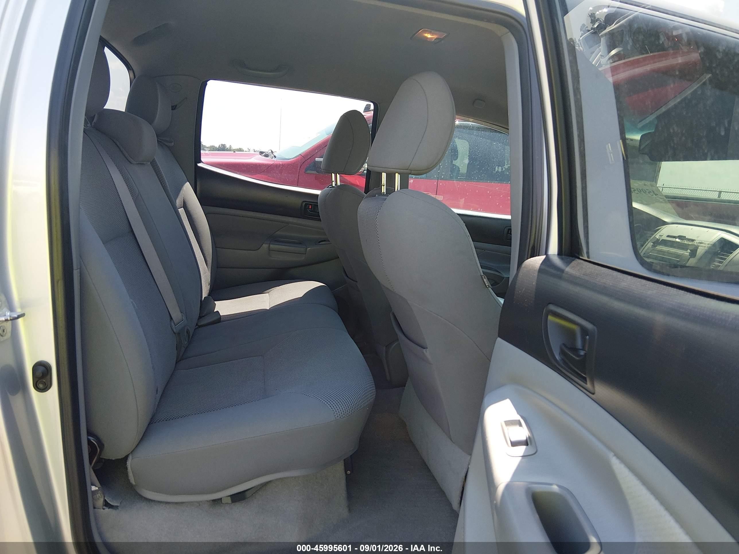 2011 Toyota Tacoma Prerunner V6 Silver vin: 3TMKU4HN8BM029511