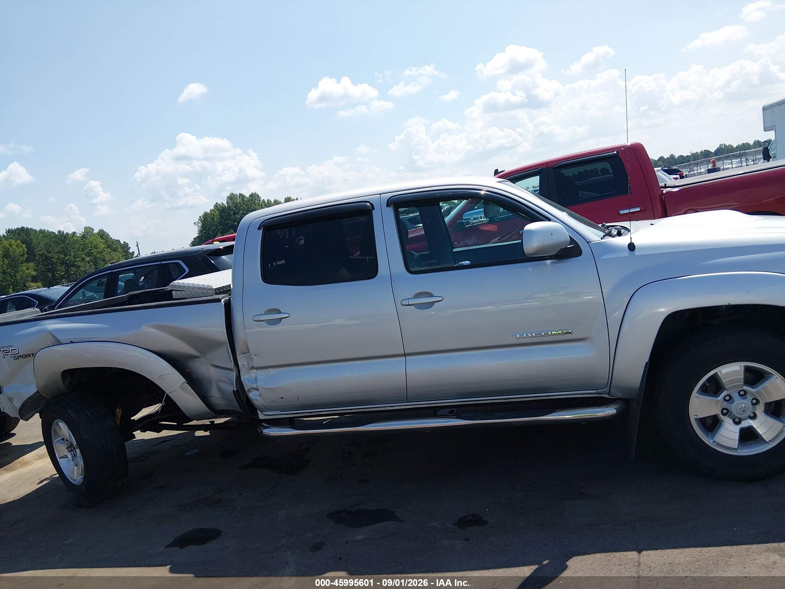 2011 Toyota Tacoma Prerunner V6 Silver vin: 3TMKU4HN8BM029511