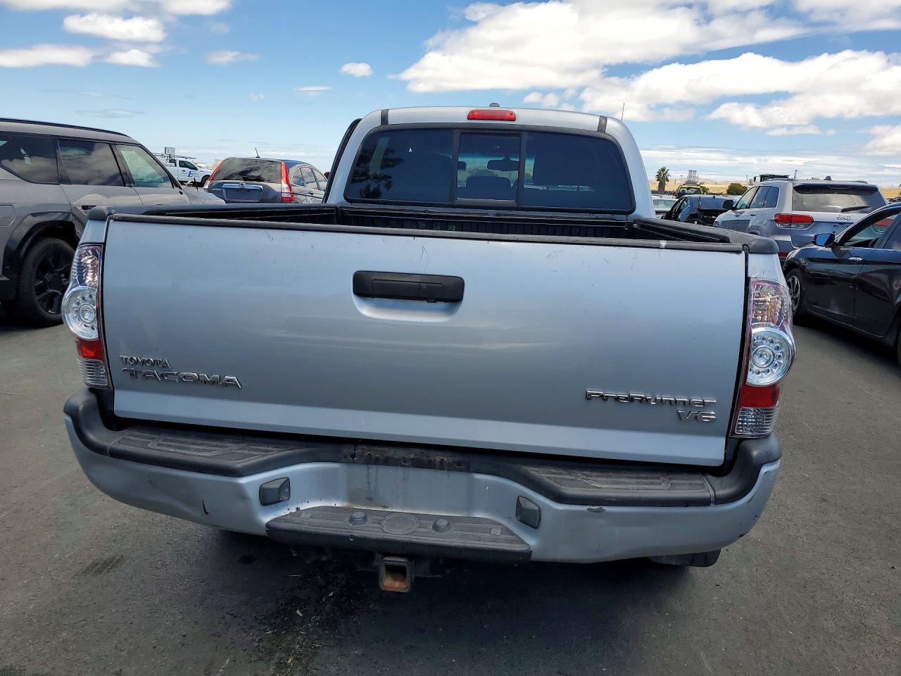 2011 Toyota Tacoma Double Cab Prerunner Long Bed Silver vin: 3TMKU4HN9BM030148