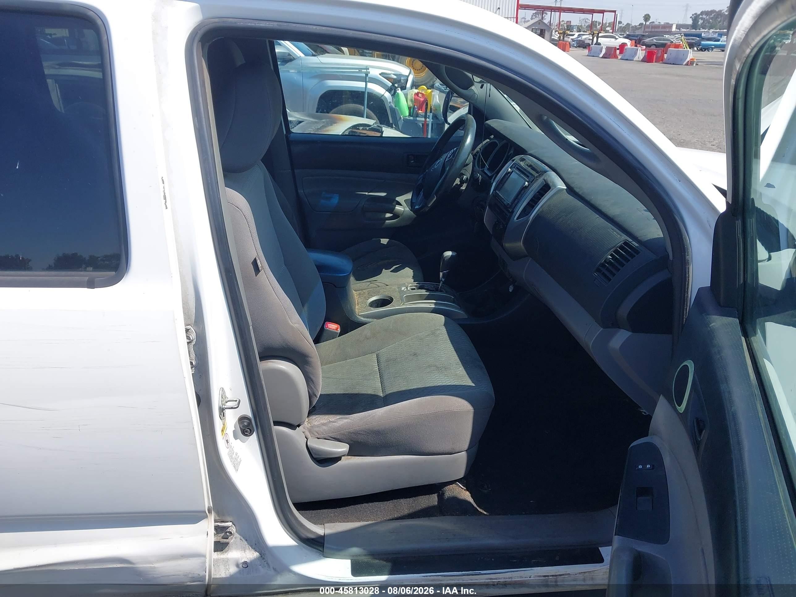 2015 Toyota Tacoma Prerunner V6 Белый vin: 3TMKU4HN9FM045996