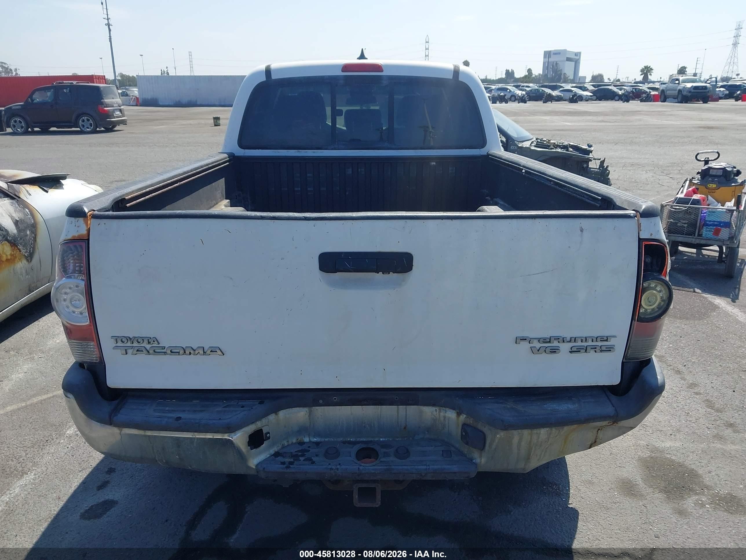 2015 Toyota Tacoma Prerunner V6 Белый vin: 3TMKU4HN9FM045996