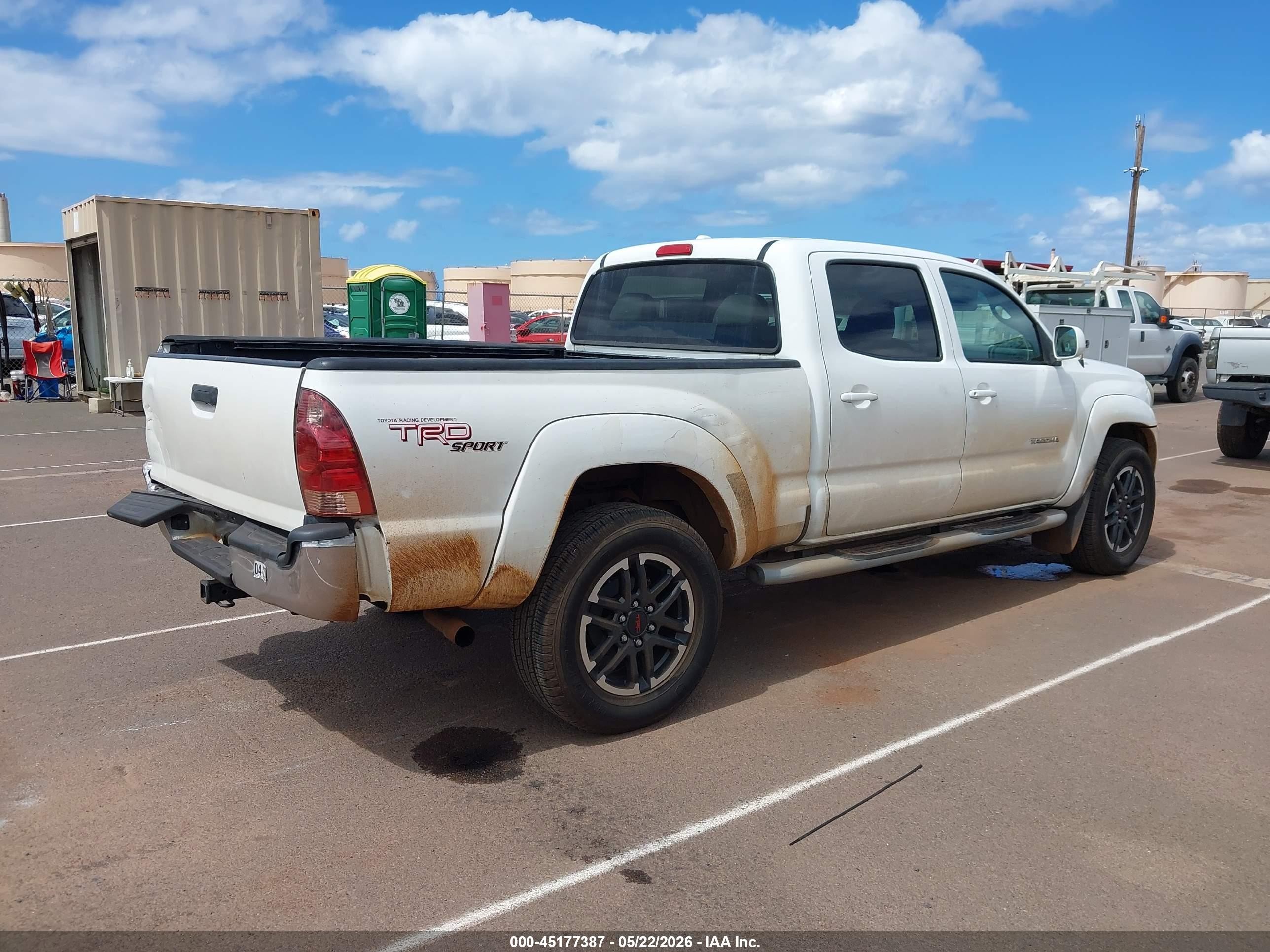 2009 Toyota Tacoma Prerunner V6 White vin: 3TMKU72N09M023397